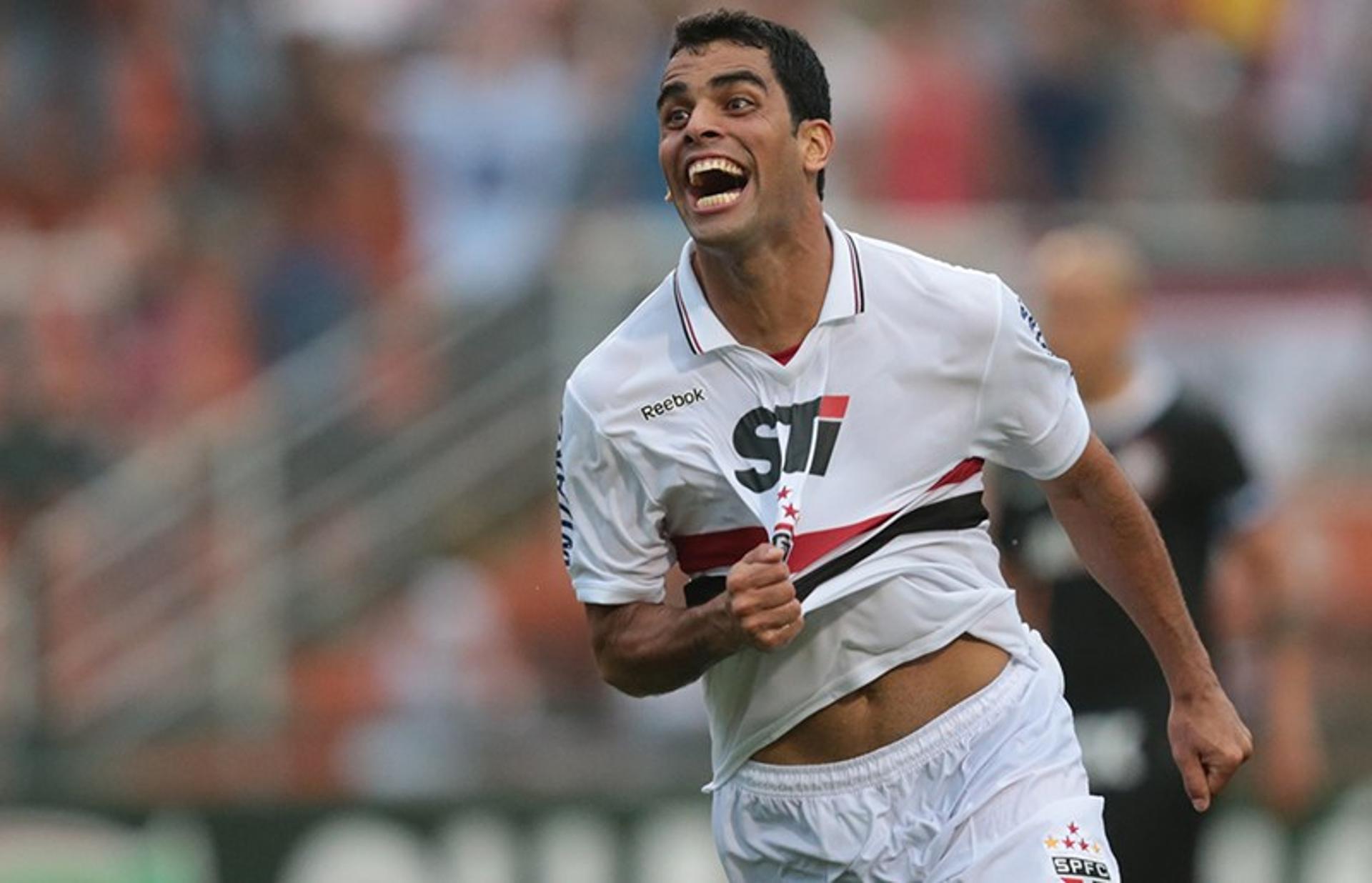 Maicon fez dois gols no clássico entre Corinthians e São Paulo