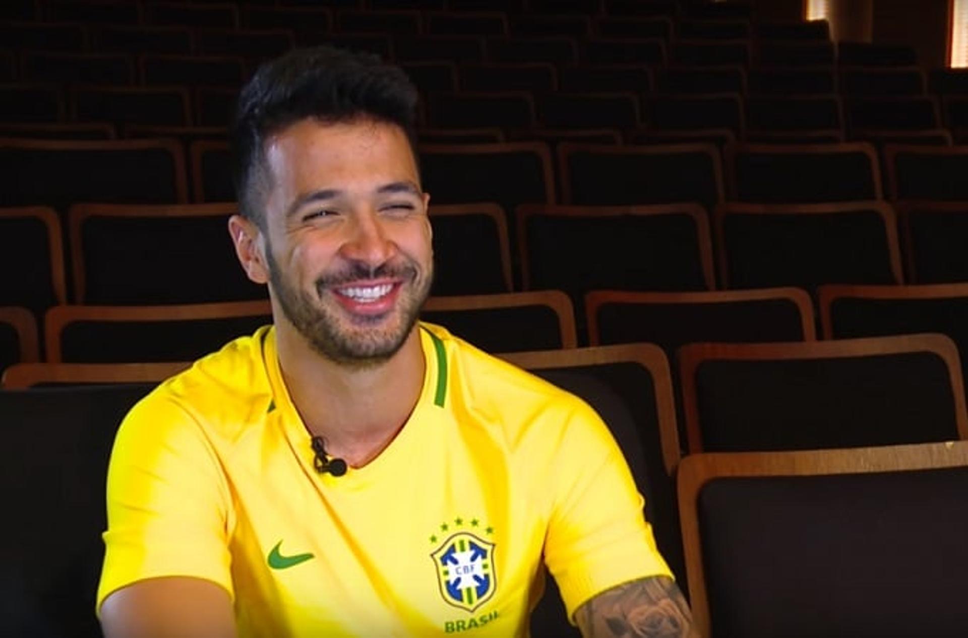 Luan com a camisa da Seleção Brasileira (Foto: Divulgação)