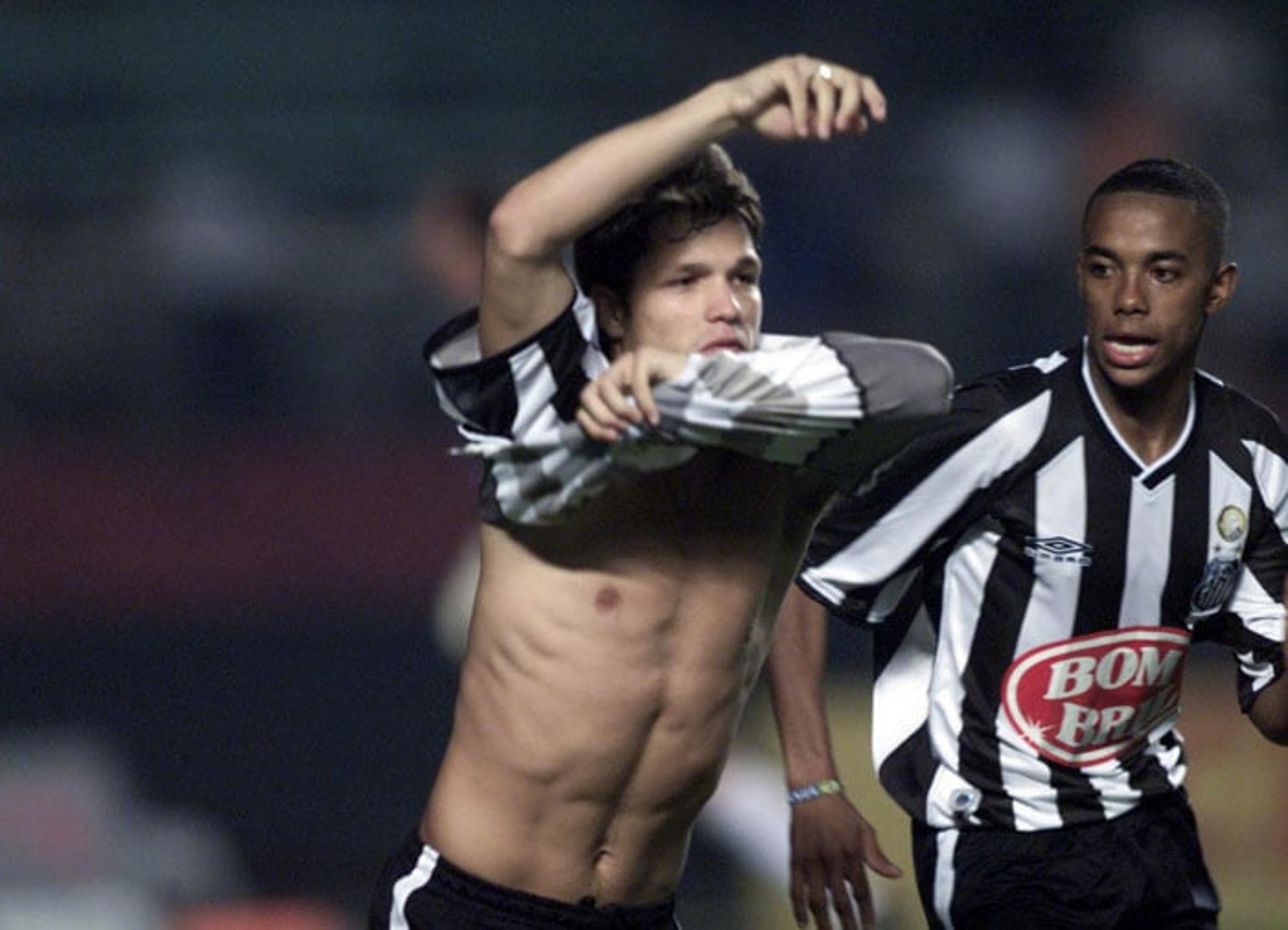 Diego e Robinho pelo Santos no Brasileirão de 2002: clique e veja todos os números da carreira da dupla