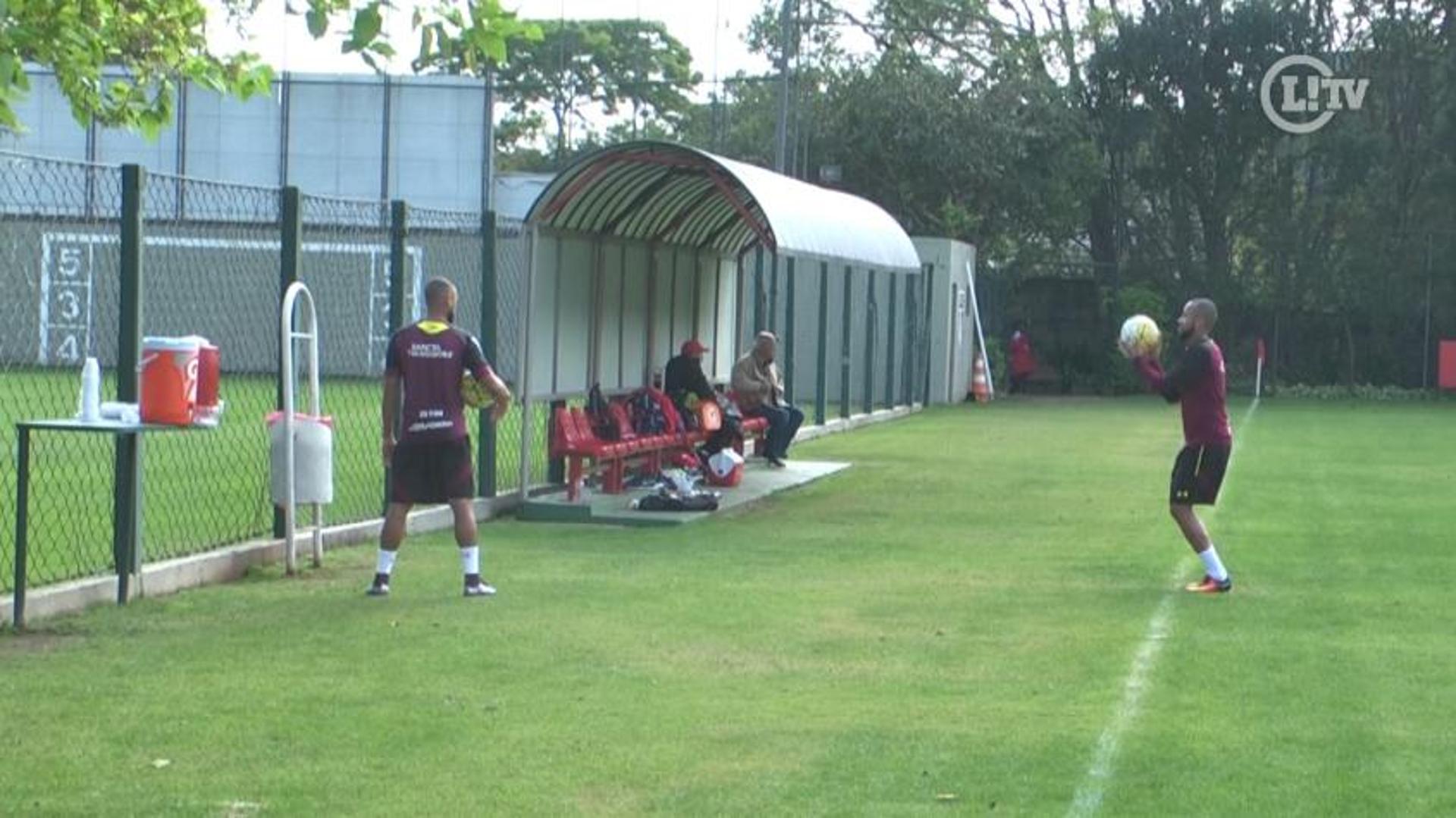 Wesley e Carlinhos no treino do São Paulo