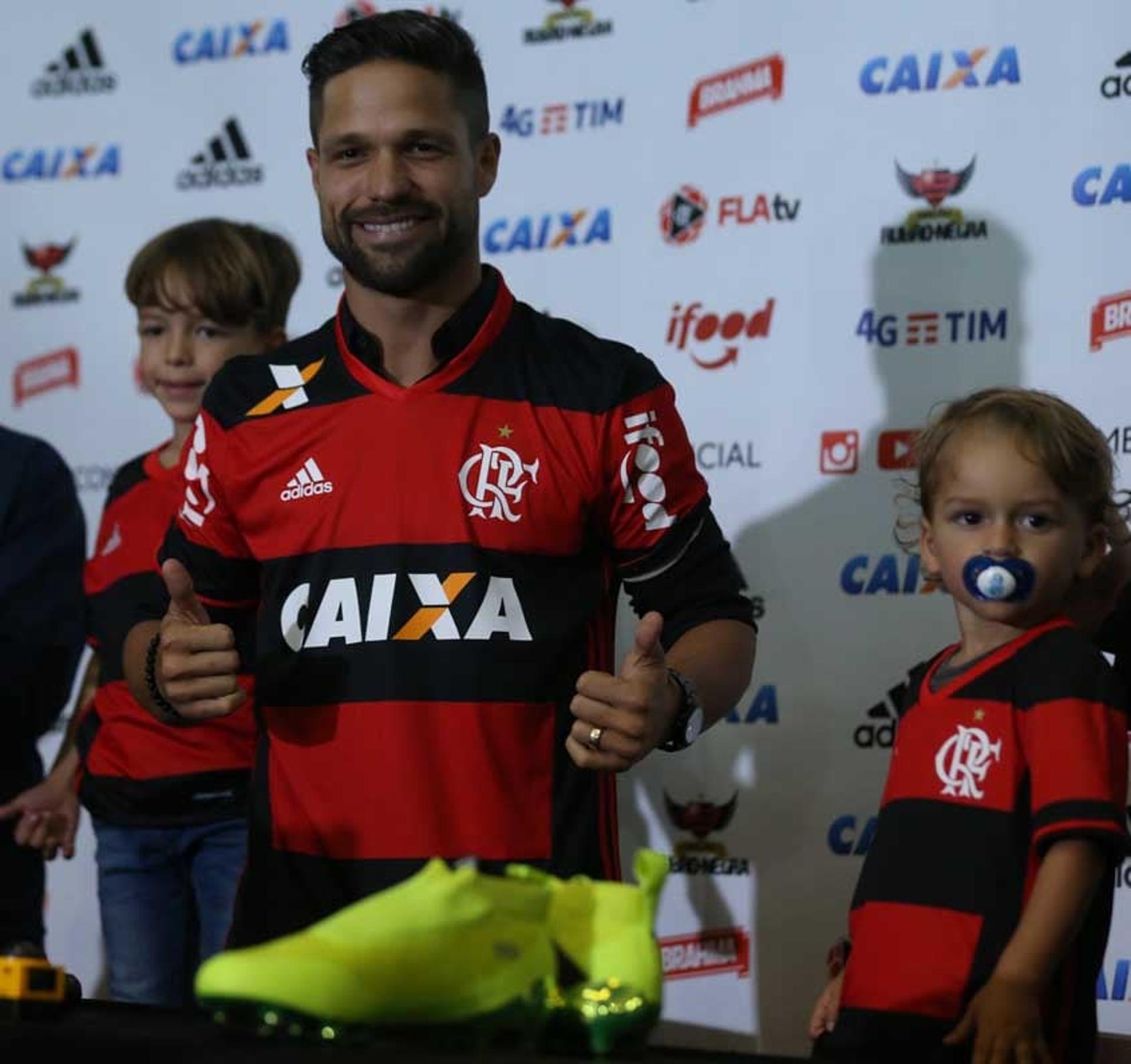 GALERIA: A apresentação de Diego pelo Flamengo