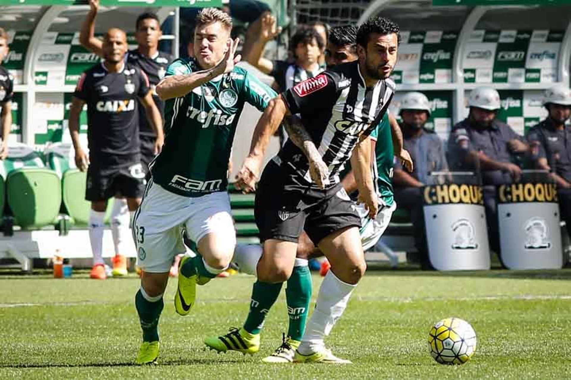 1º) Palmeiras é o líder com 32 pontos