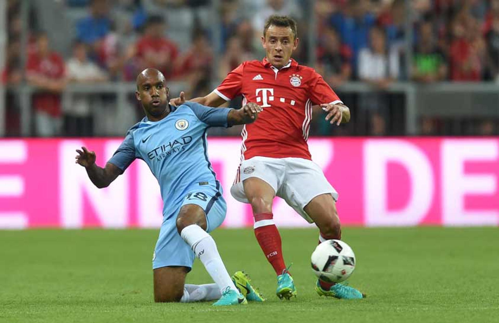 Delph - Manchester City x Bayern de Munique