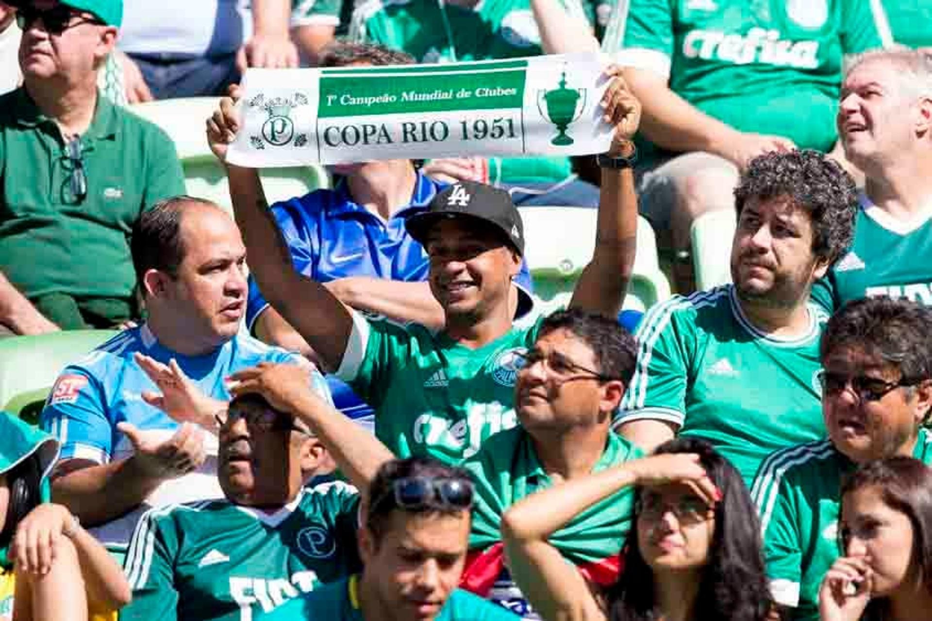 Palmeiras 0x1 Atlético-MG - Torcida com as faixas "Copa Rio de 1951" nas arquibancadas