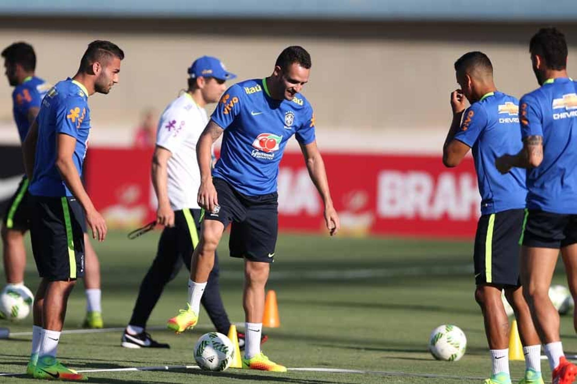 Treino da Seleção no Serra Dourada