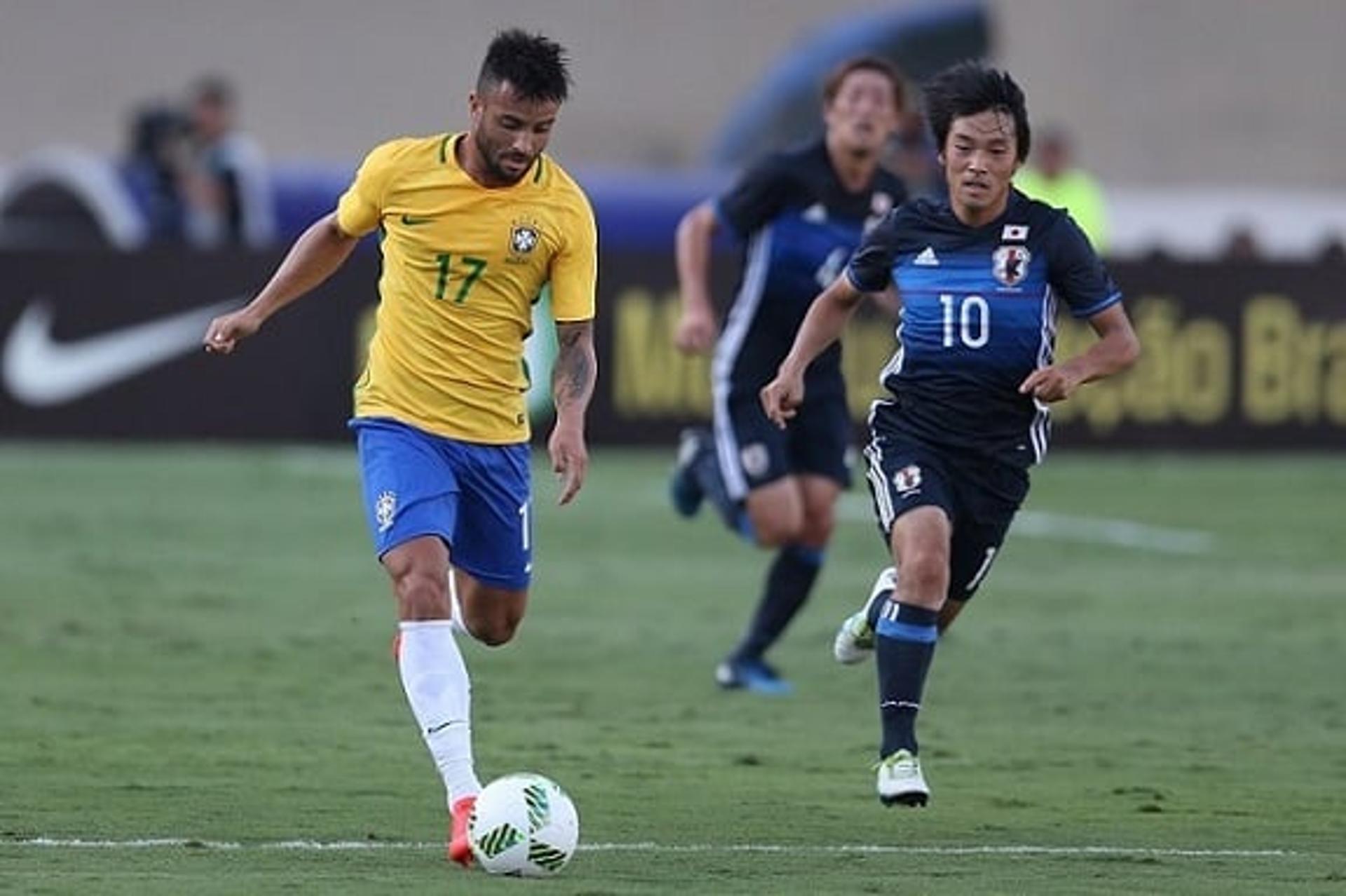 Felipe Anderson, em jogo contra o Japão