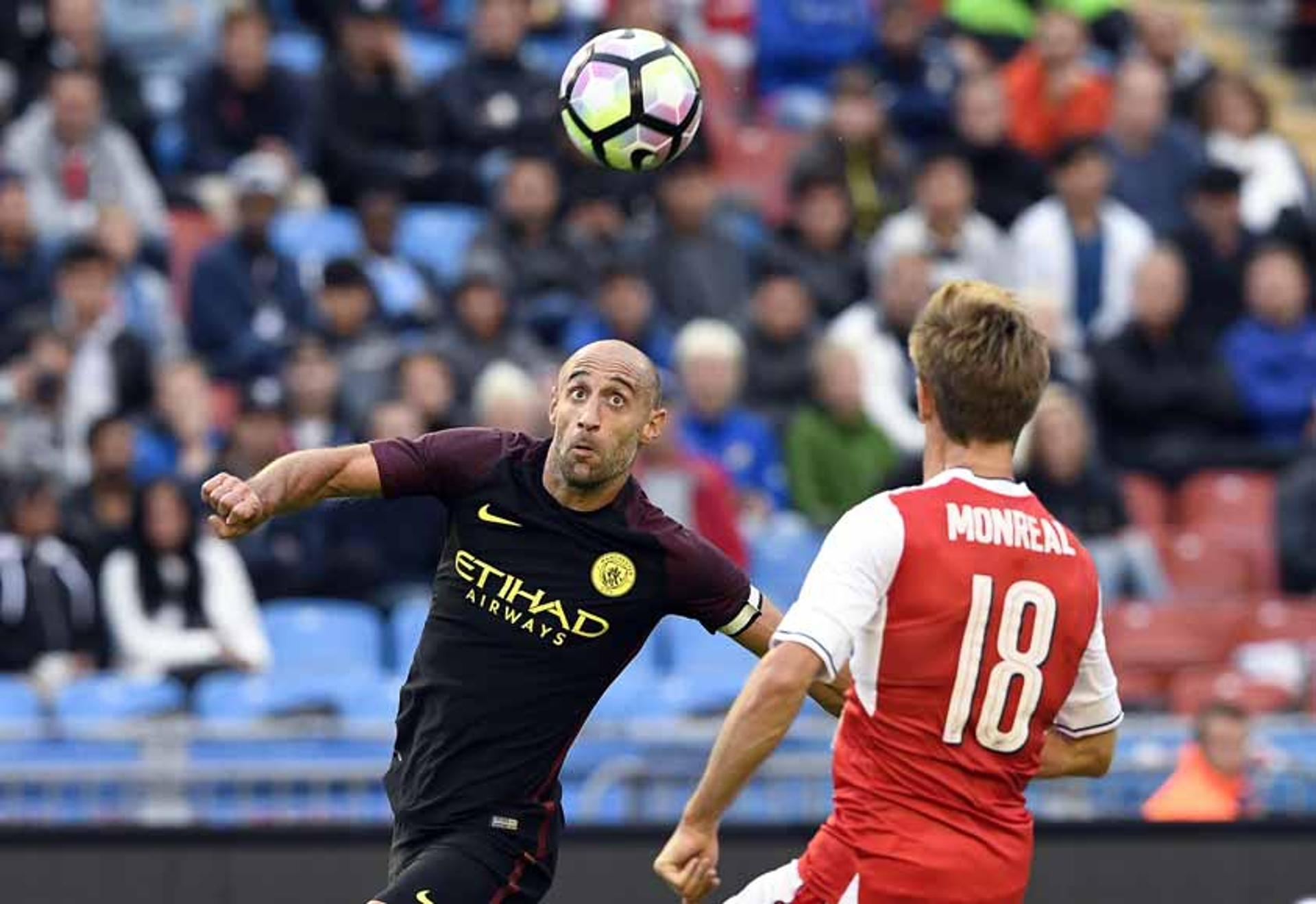 Zabaleta e Monreal - Arsenal x Manchester City