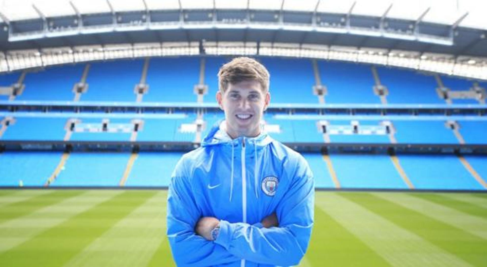 O Manchester City anunciou o reforço do zagueiro Stones, que estava no Everton