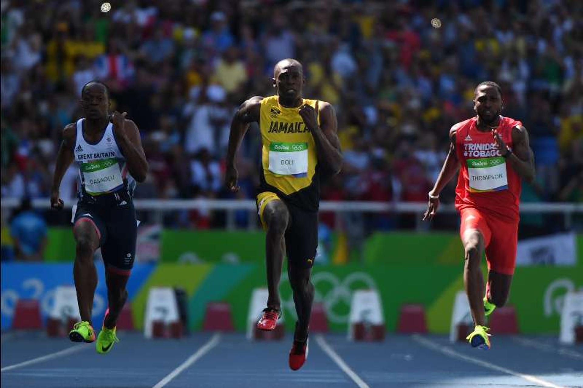 O jamaicano Usain Bolt parece voar na pista de atletismo do Engenhão