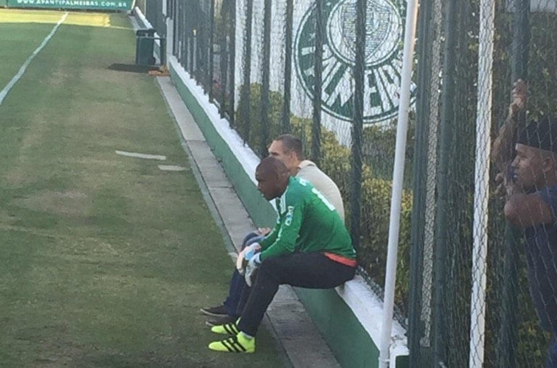 Jailson com Fernando Prass no treino