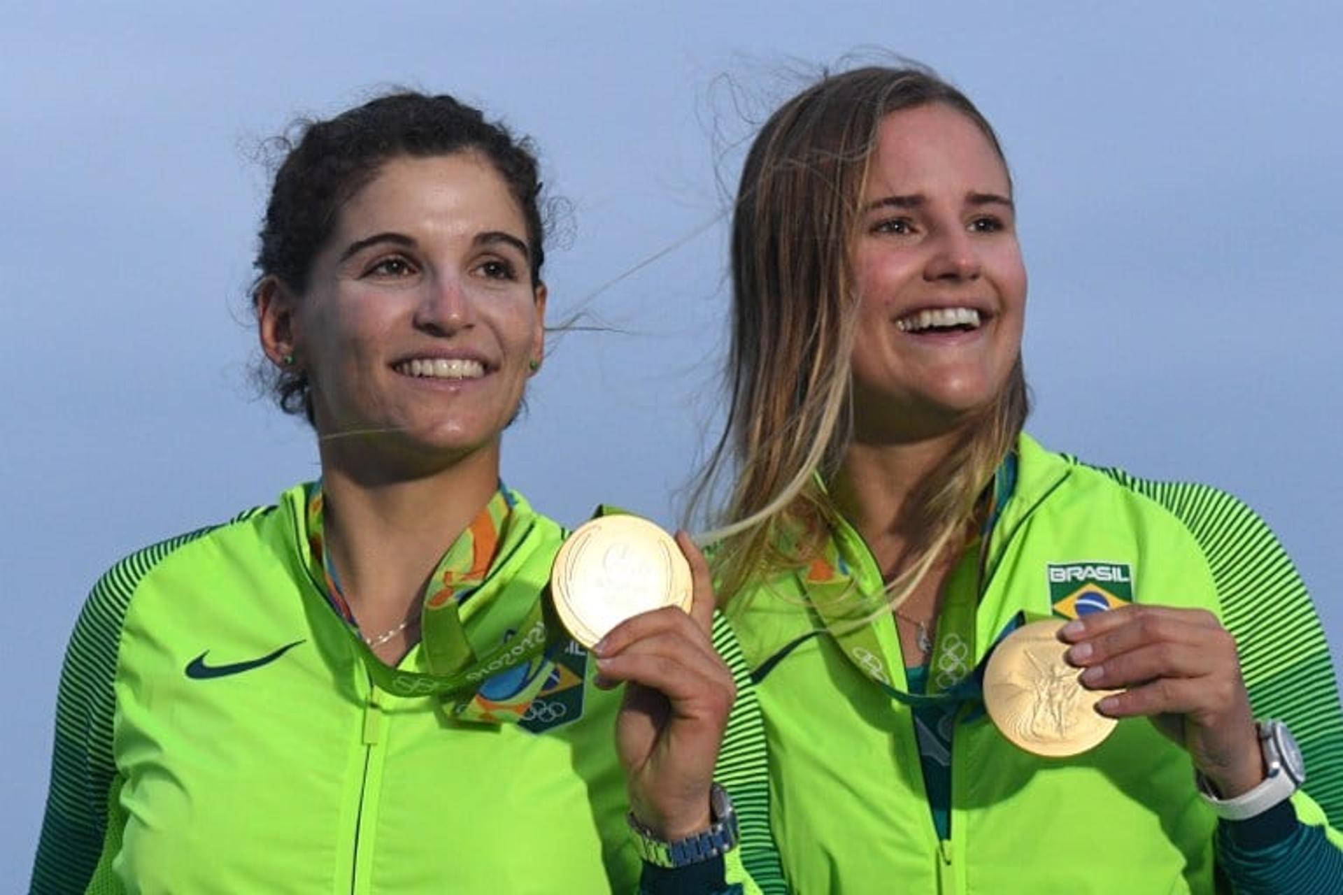 Martine Grael e Kahena Kunze levaram o ouro na estreante  classe 49erFX