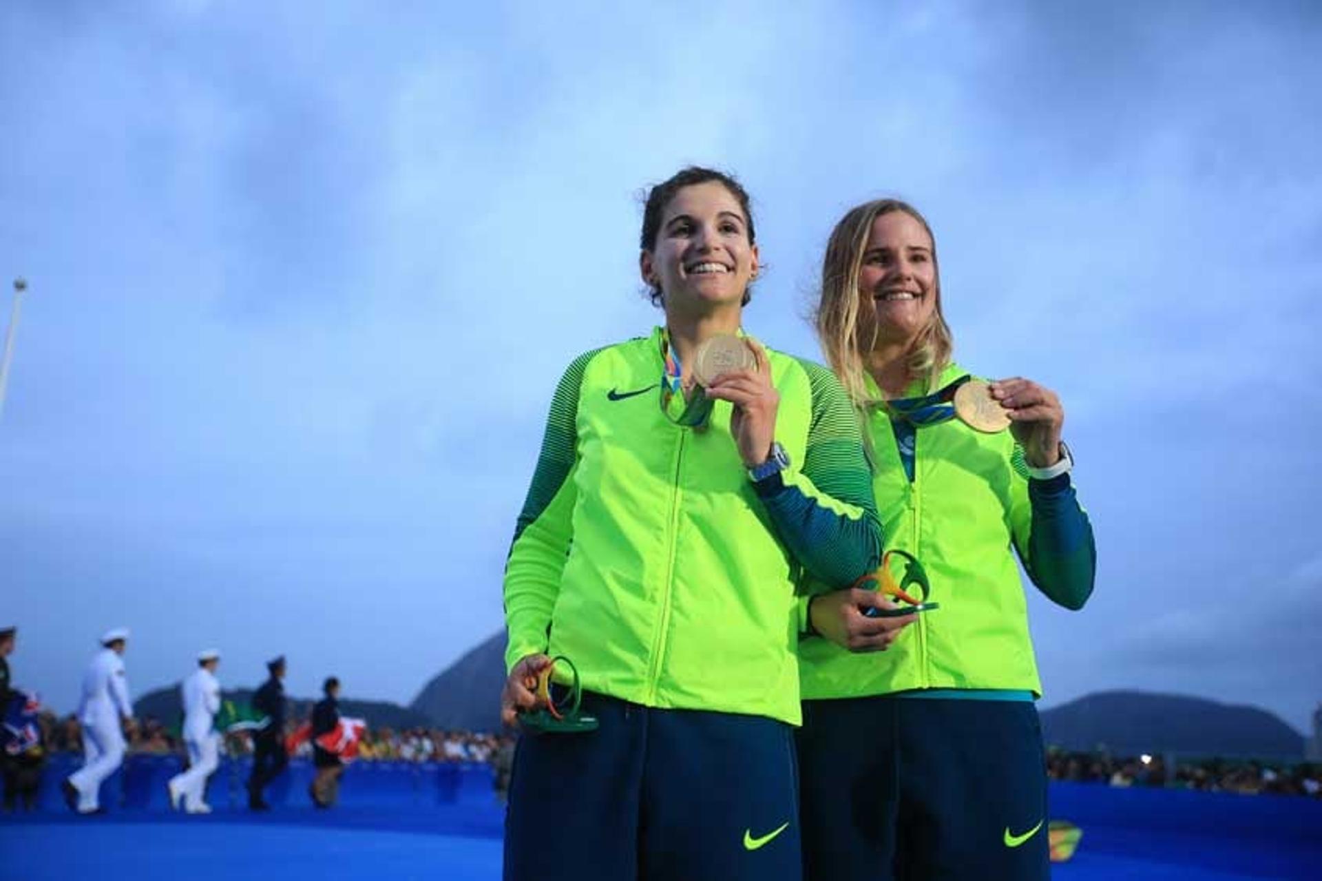 Martine Grael e Kahena Kunze triunfaram na classe 49er FX da vela e levaram o ouro