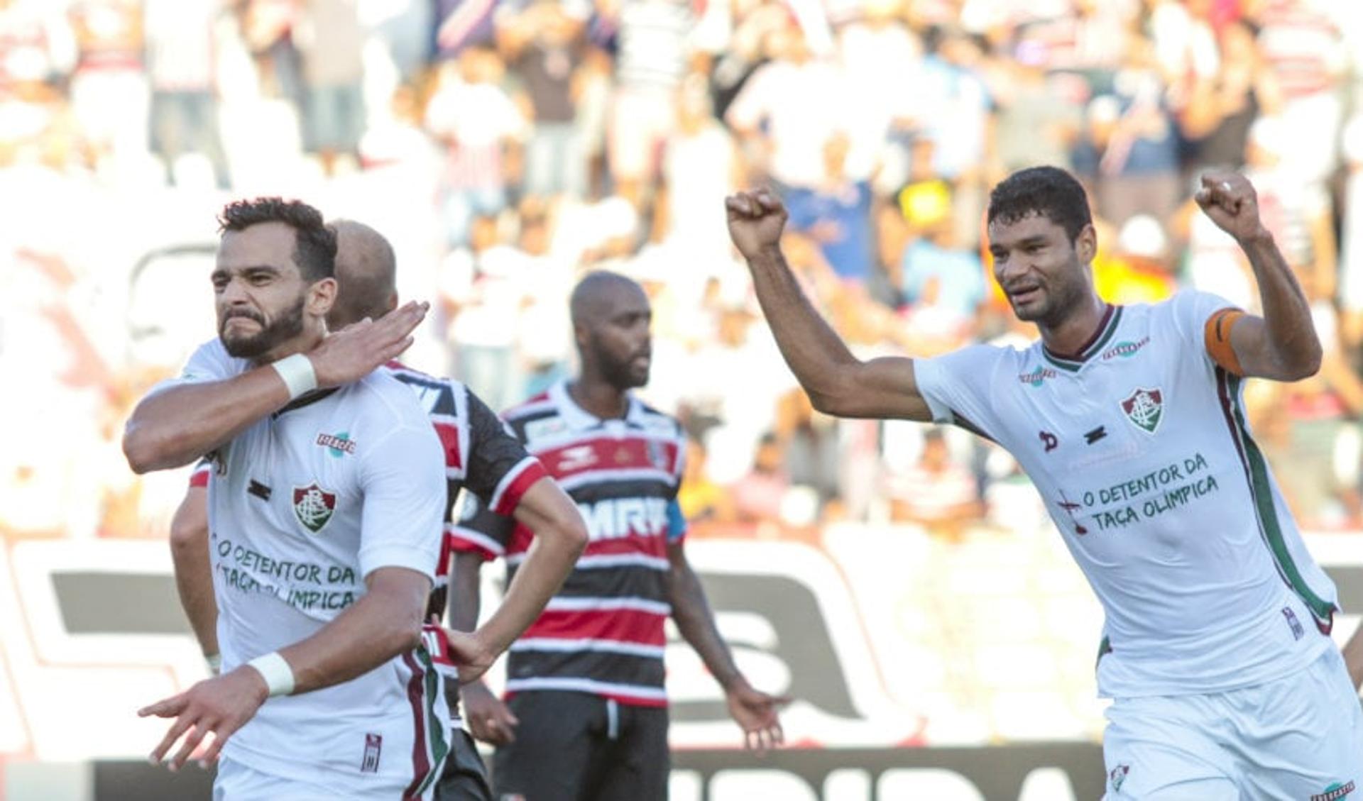 Henrique Dourado e Gum - Santa Cruz x Fluminense