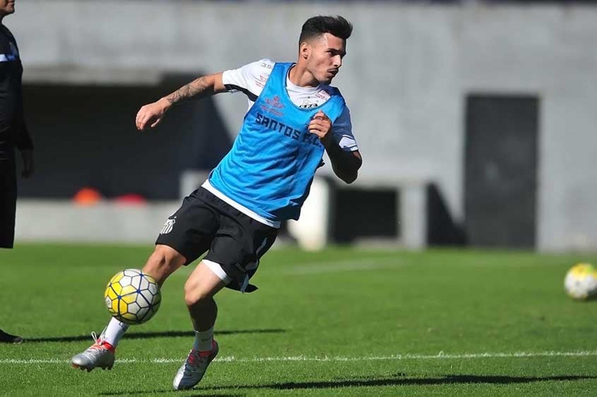 Zeca treinou com bola e deve encarar o Vasco