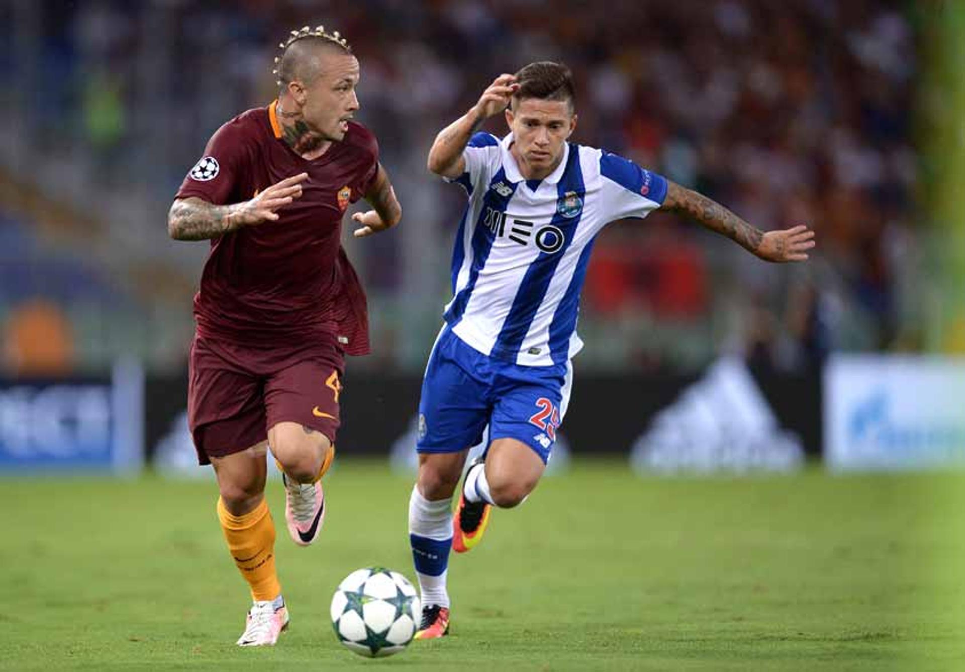 Nainggolan e Otávio - Roma x Porto