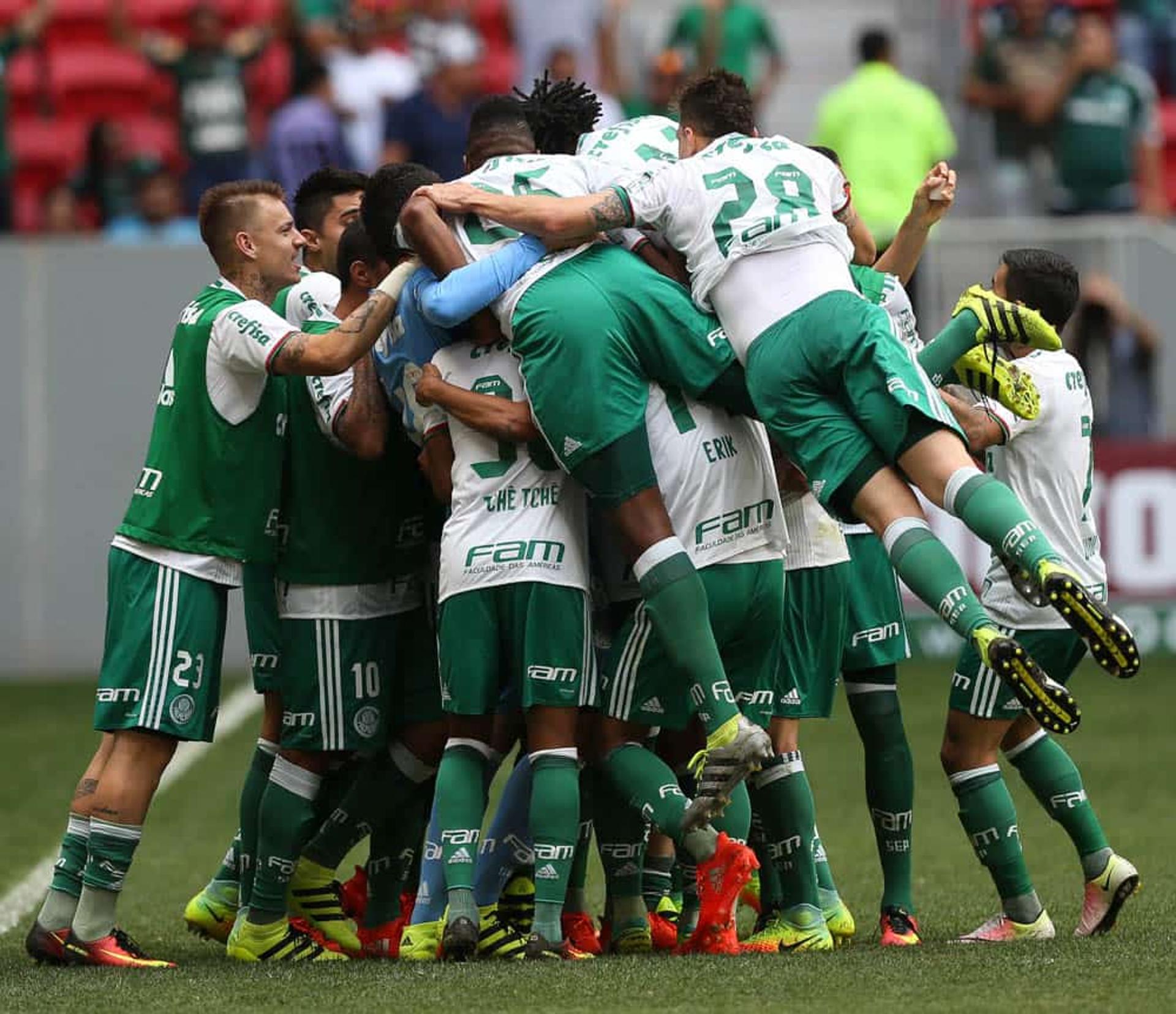 Palmeiras: São Paulo (casa), Grêmio (fora), Flamengo (casa), Corinthians (fora) e Coritiba (casa)