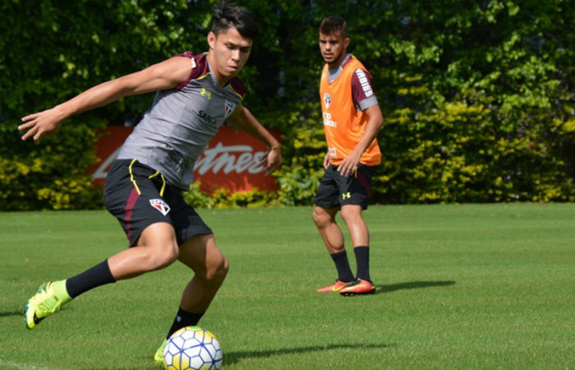 Luiz Araújo pode ser titular pela terceira vez no profissional