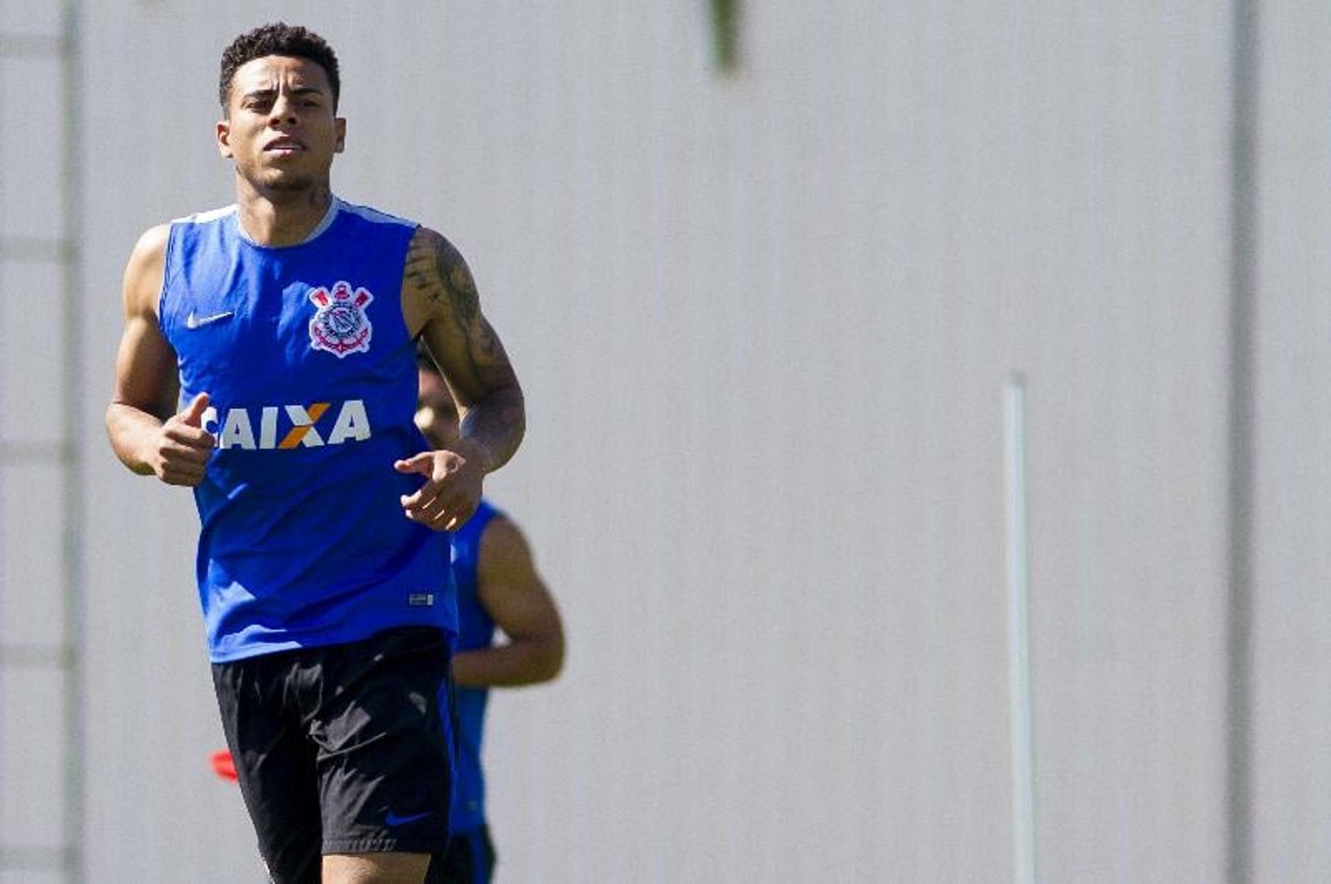 Gustavo brilhou no treino do Corinthians