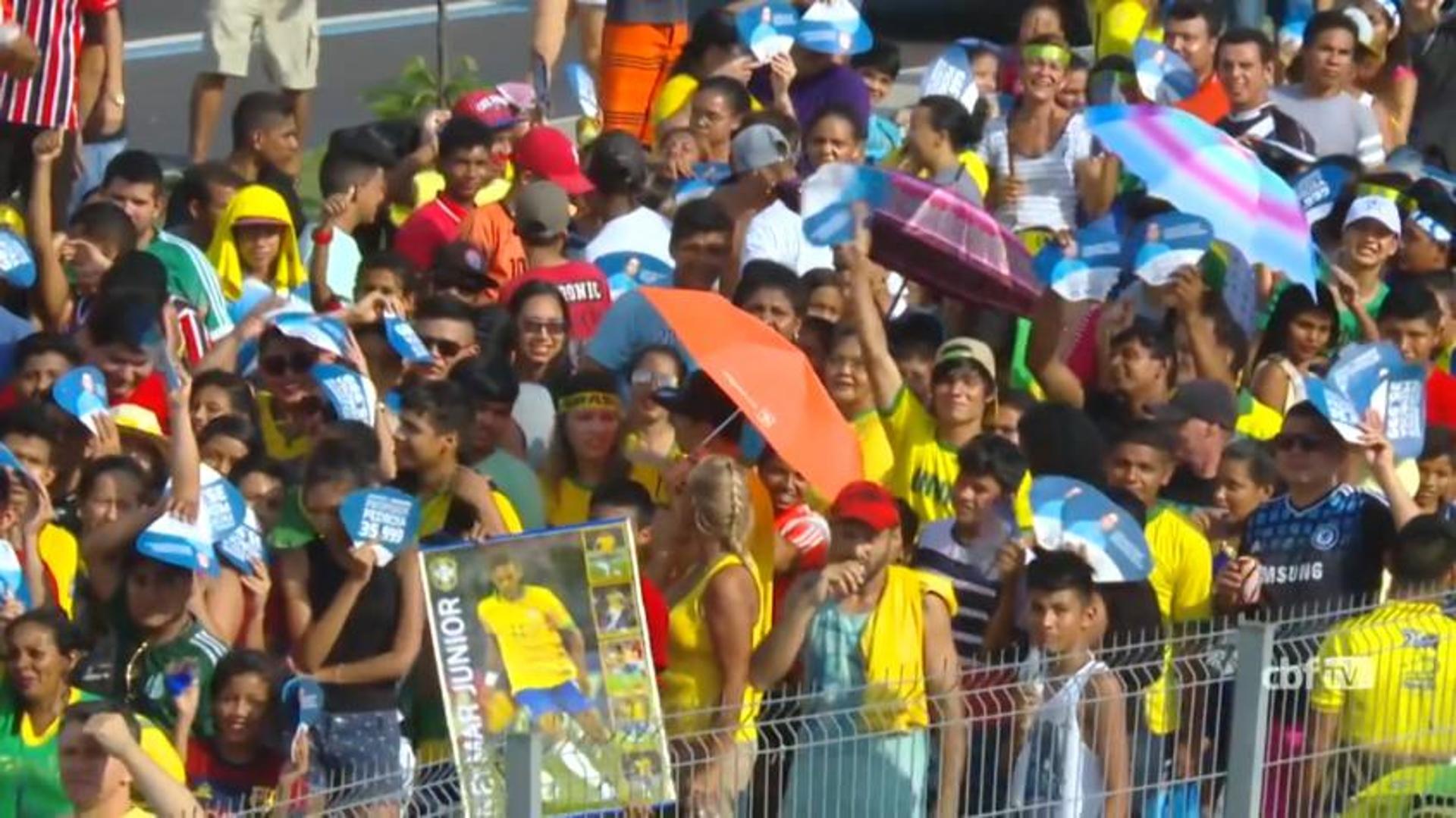 Torcida no treino da Seleção