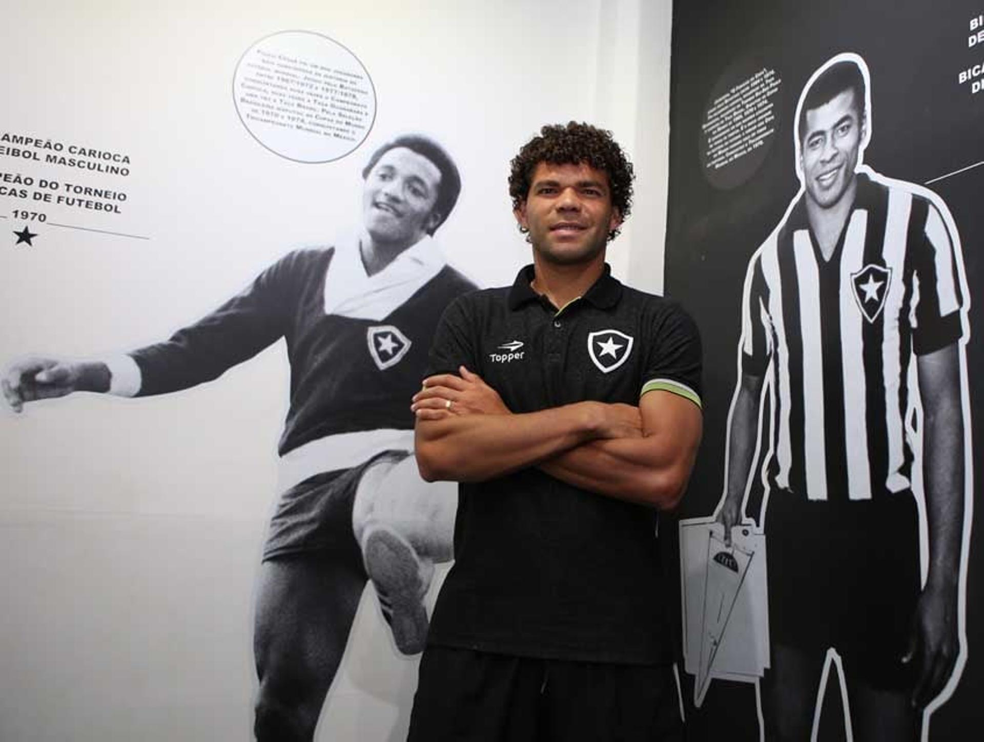 Camilo sabe que está no início, mas sonhar ser ídolo do Botafogo, como Paulo César Caju e Jairzinho