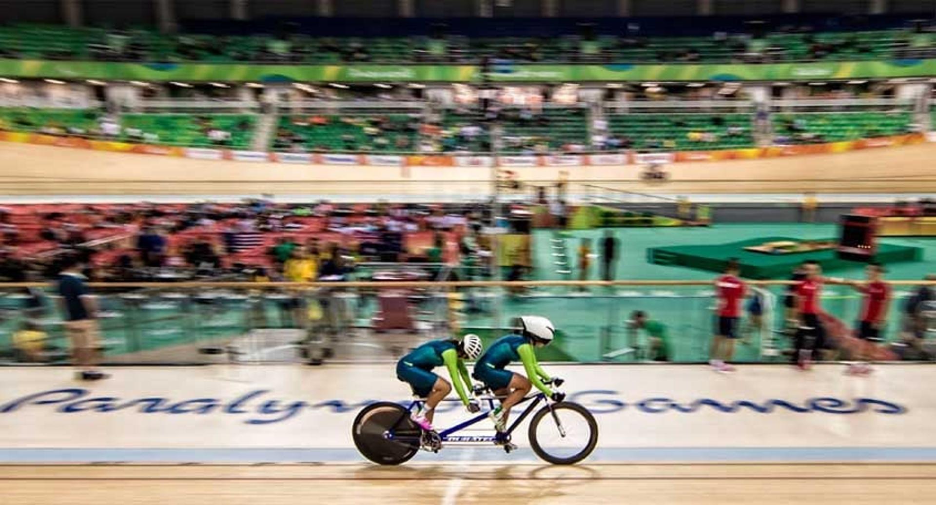 Márcia Fanhani, cega, faz parceria com a piloto Mariane Ferreira, no ciclismo&nbsp;