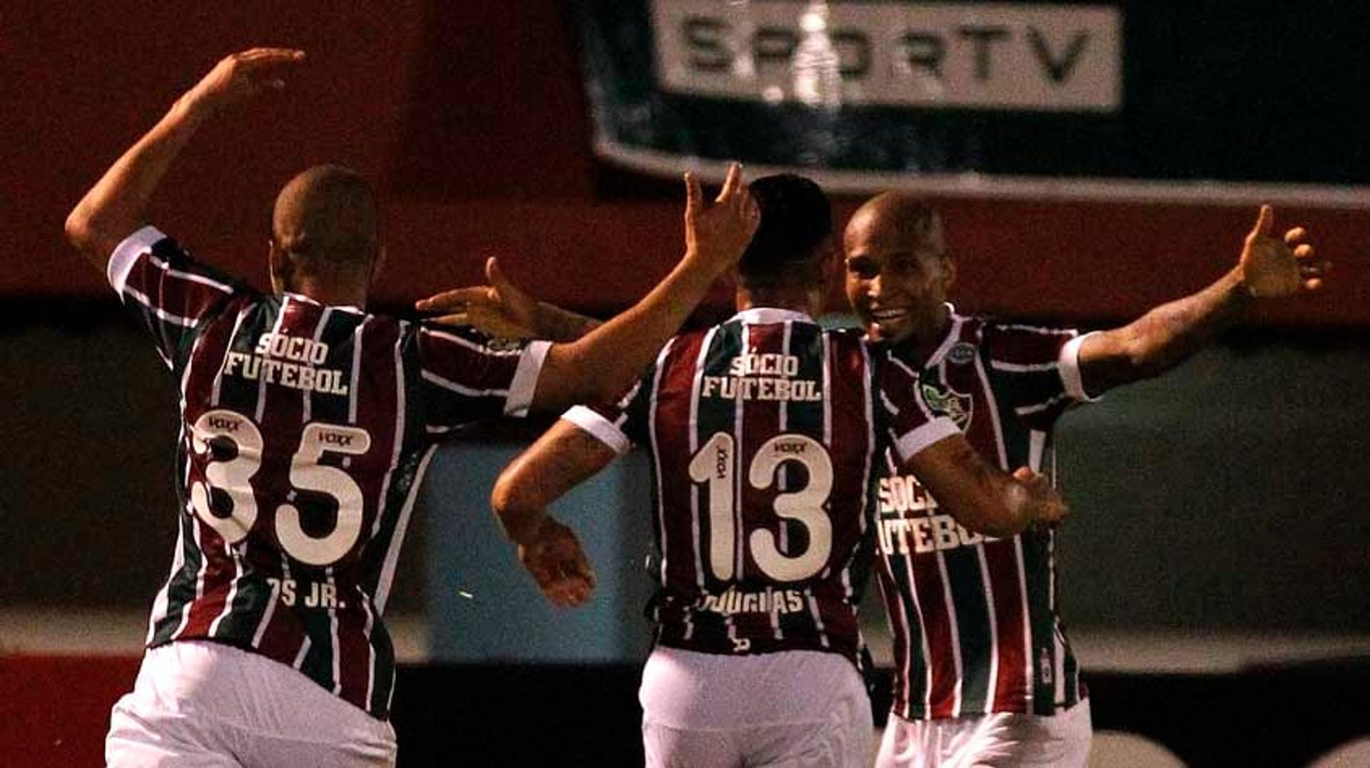 Fluminense vence o Galo e sonho pelo G4 ainda segue vivo