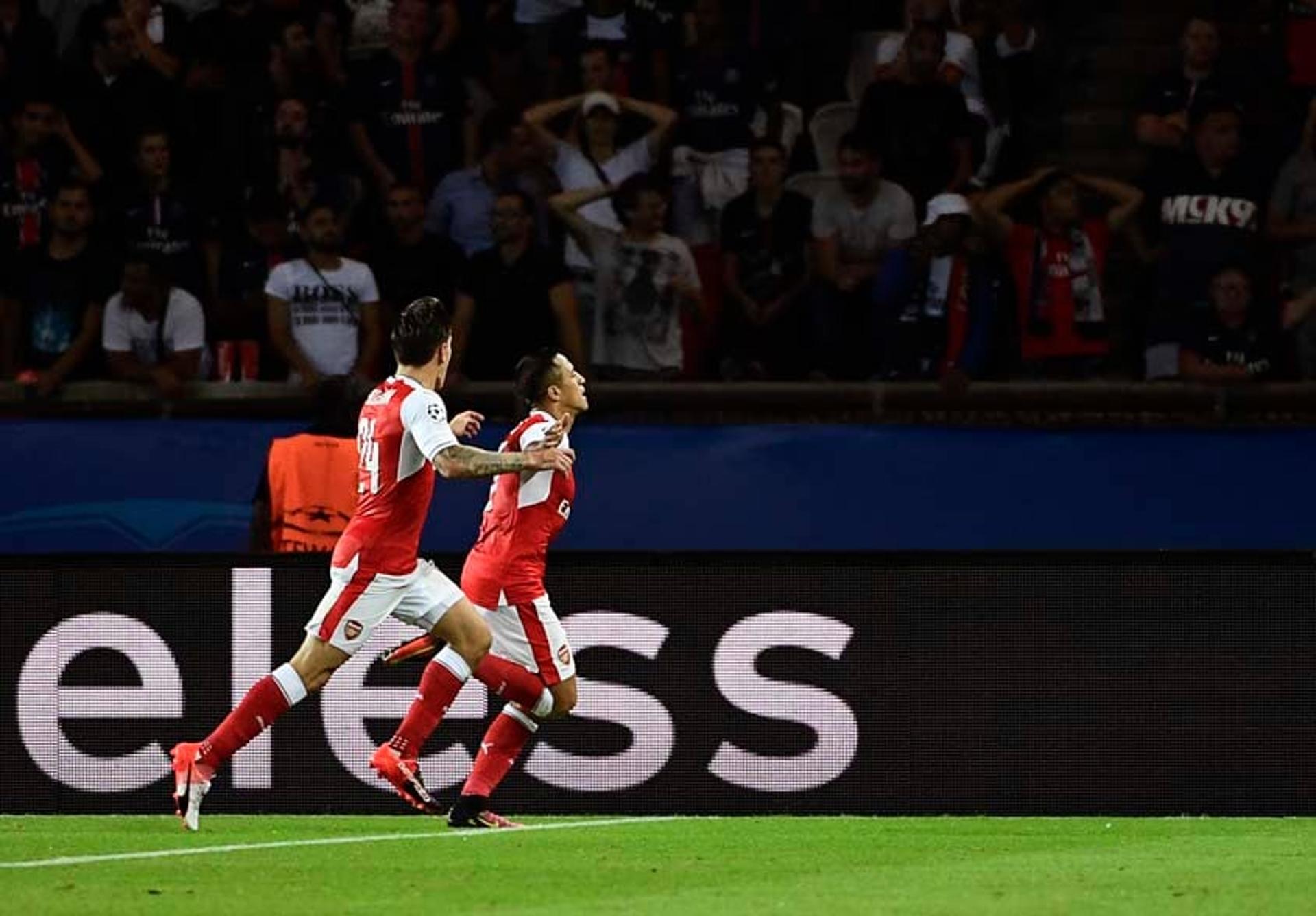 Alexis Sánchez (Chile/Arsenal) Campeão e Melhor Jogador da Copa América Centenário. Fez 19 gols no ano<br>