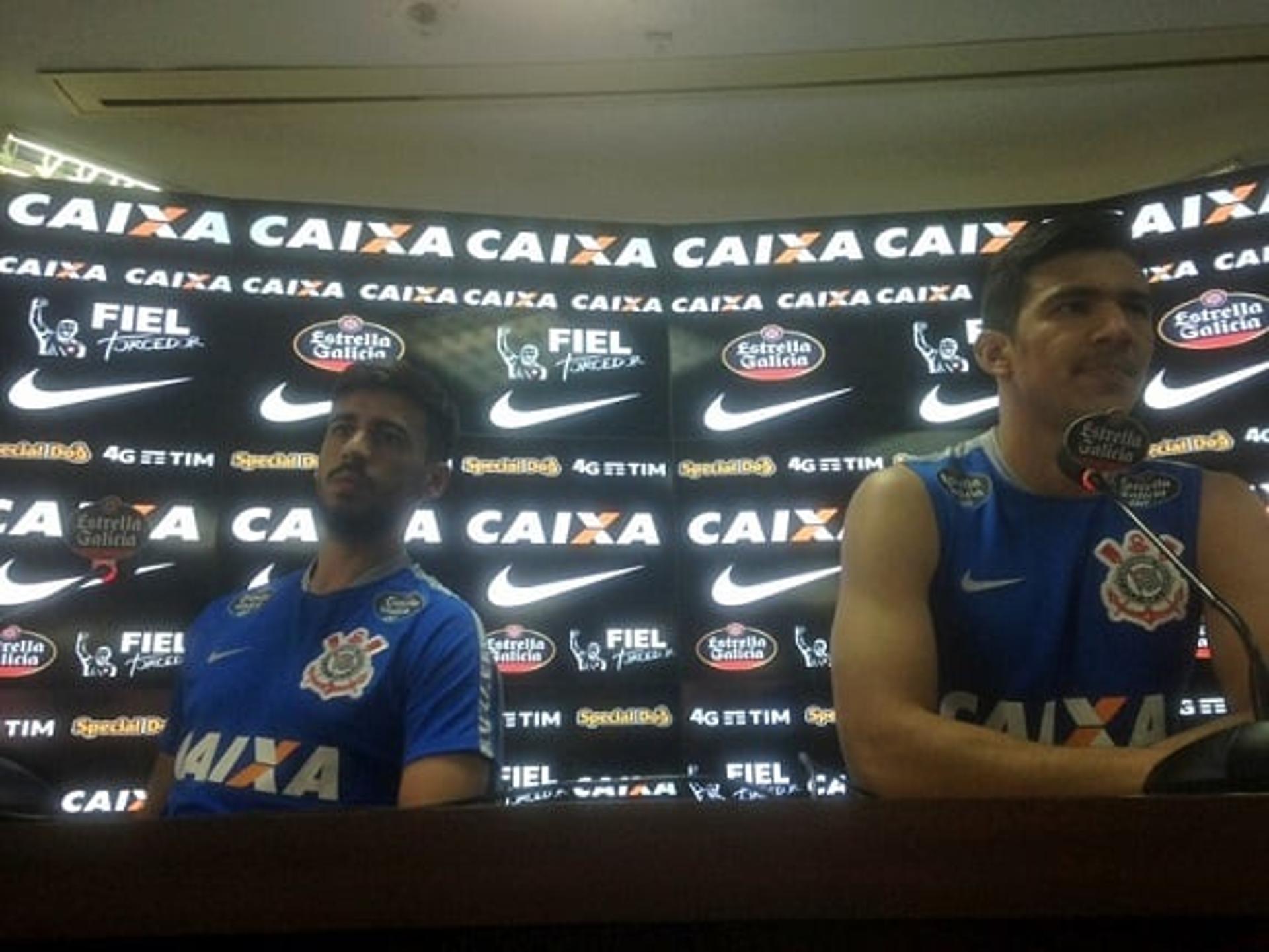 Camacho e Balbuena em entrevista coletiva (Foto: Bruno Cassucci)