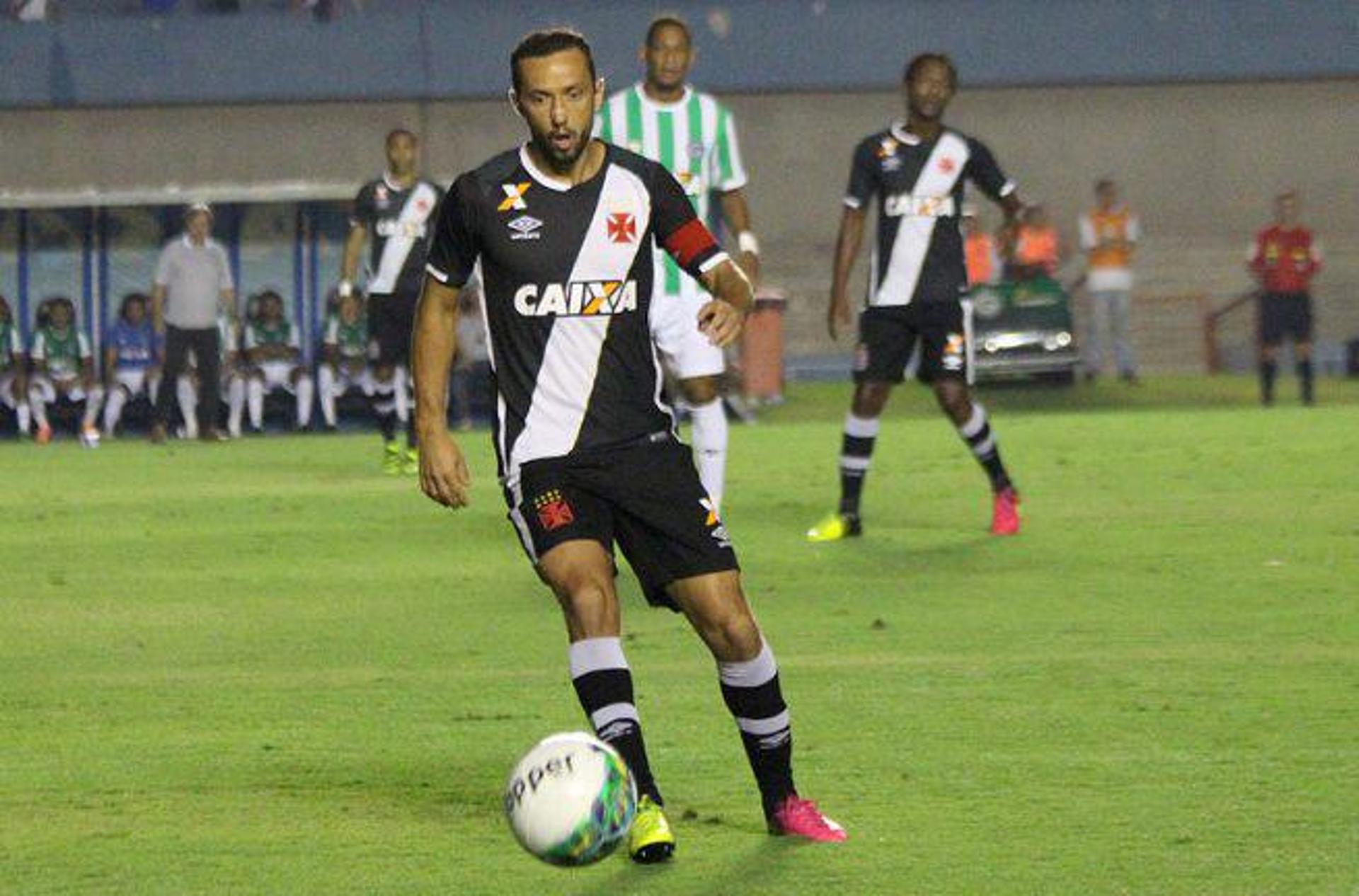 Vasco larga na frente, mas Goiás busca o empate no fim