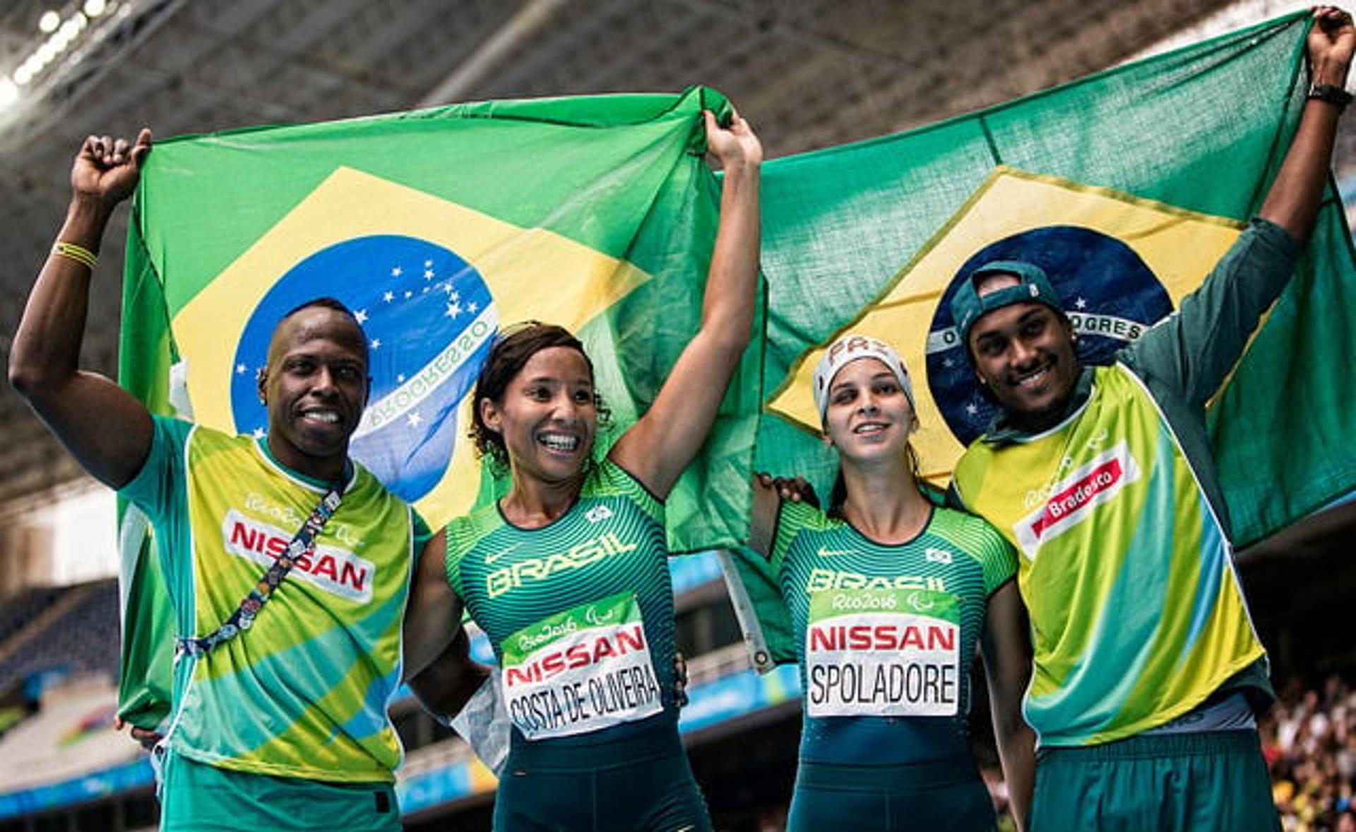 Silvânia Costa (esq.) e Lorena Spoladore conquistaram medalhas nos Jogos Paralímpicos do Rio de Janeiro