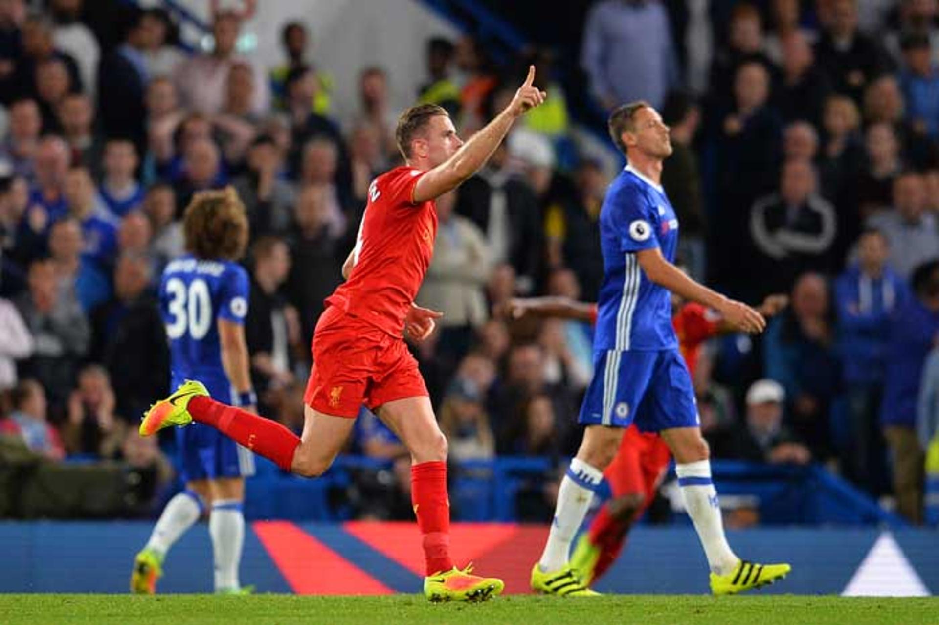 Ainda na sexta, o Liverpool ganhou do Chelsea por 2 a 1 em Londres, e os dois estão colados na tabela