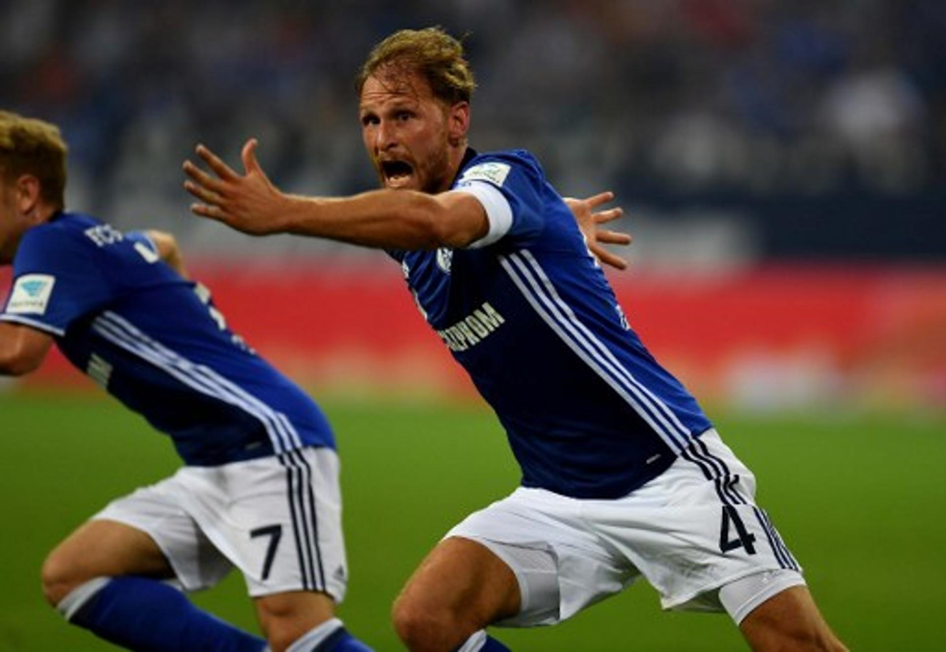 Höwedes - Schalke 04