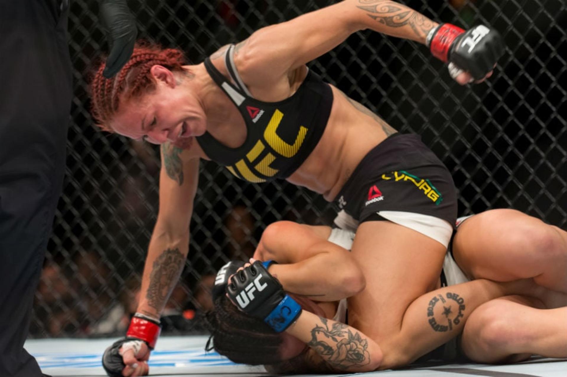 Cyborg nocauteou Lansberg no segundo round no UFC Brasília