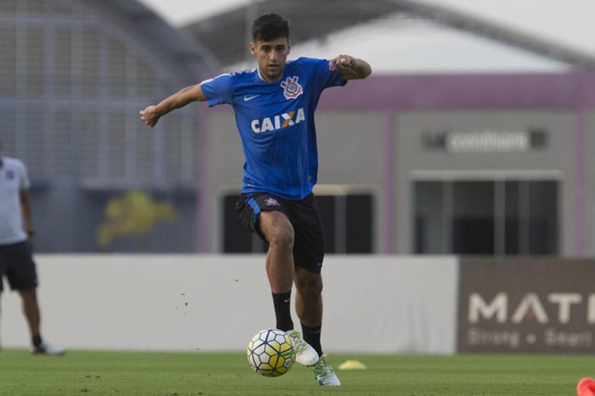 Camacho em ação pelo Corinthians