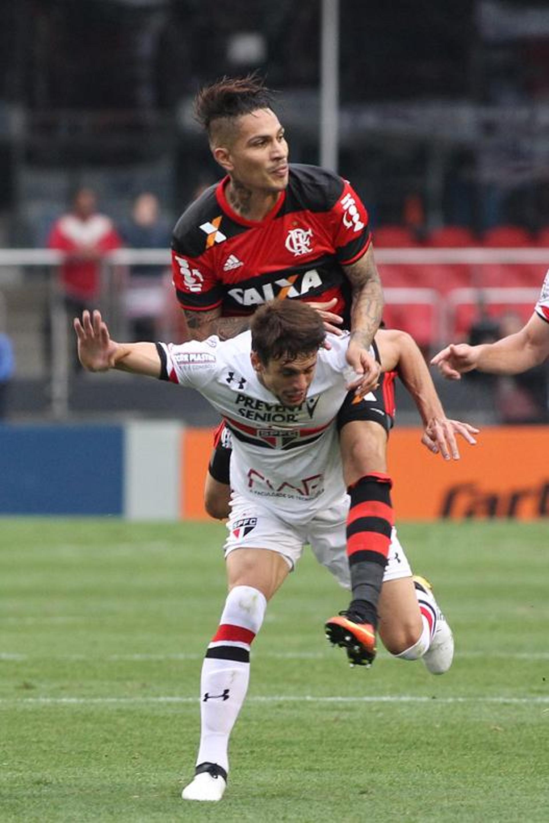 Guerrero em ação contra o São Paulo (Gilvan de Souza / Flamengo)