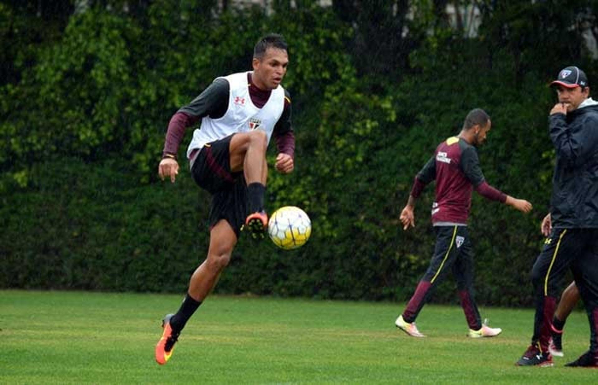 Atacante Robson ainda não foi titular com Ricardo&nbsp;