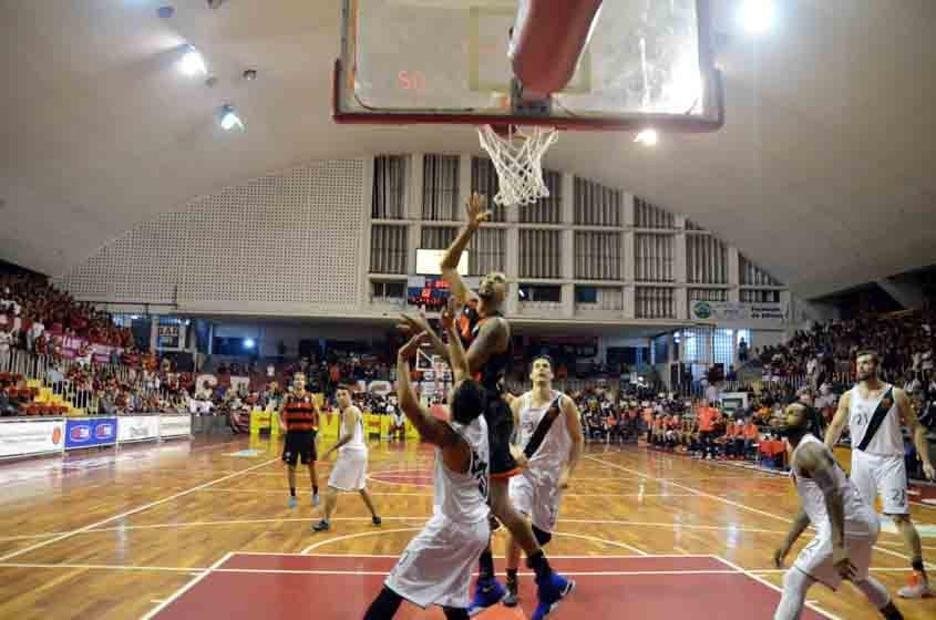 Basquete - Flamengo x Vasco (Foto:Delmiro Junior/Raw Image)