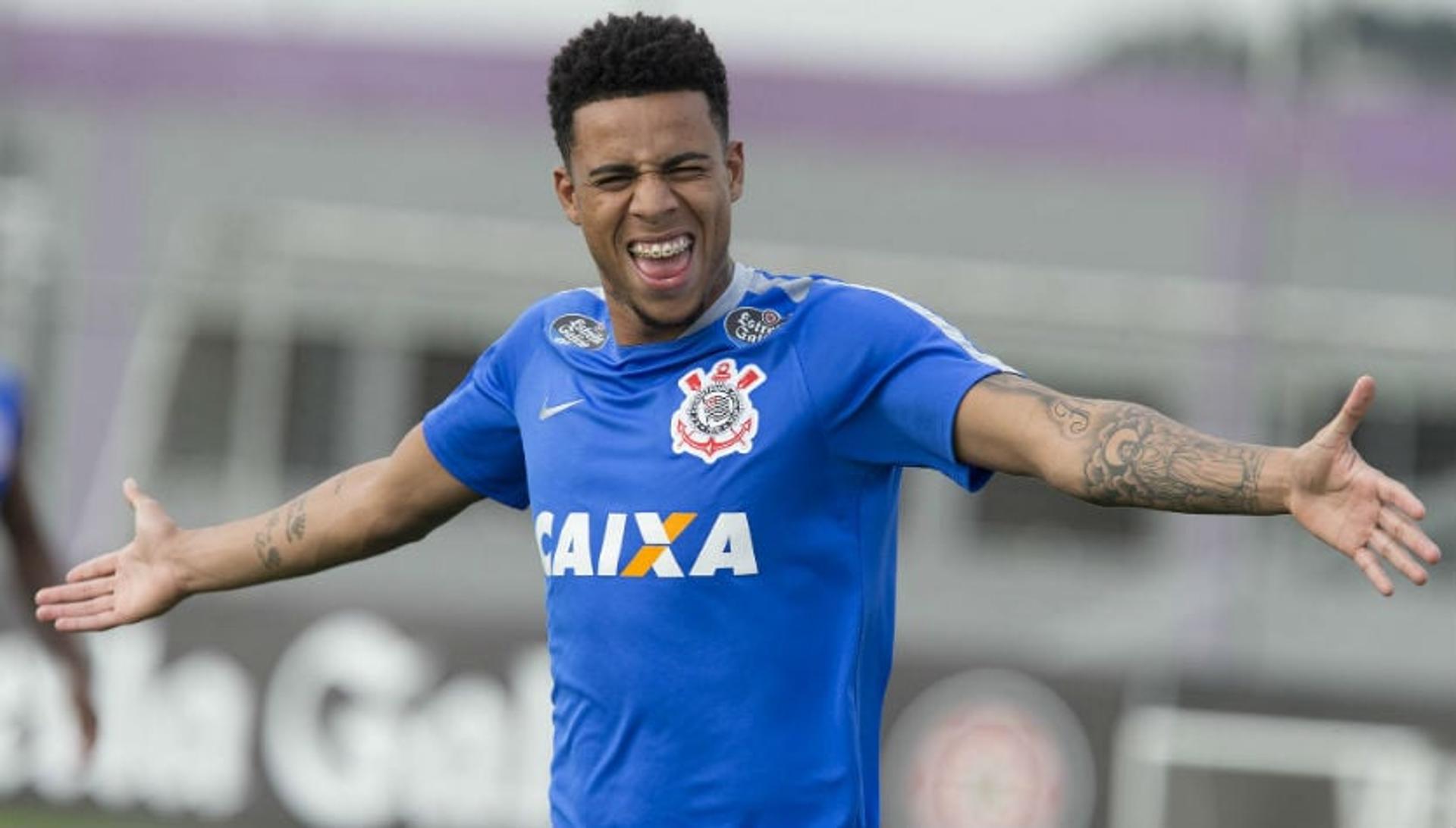 Gustavo já tem seis jogos pelo Corinthians