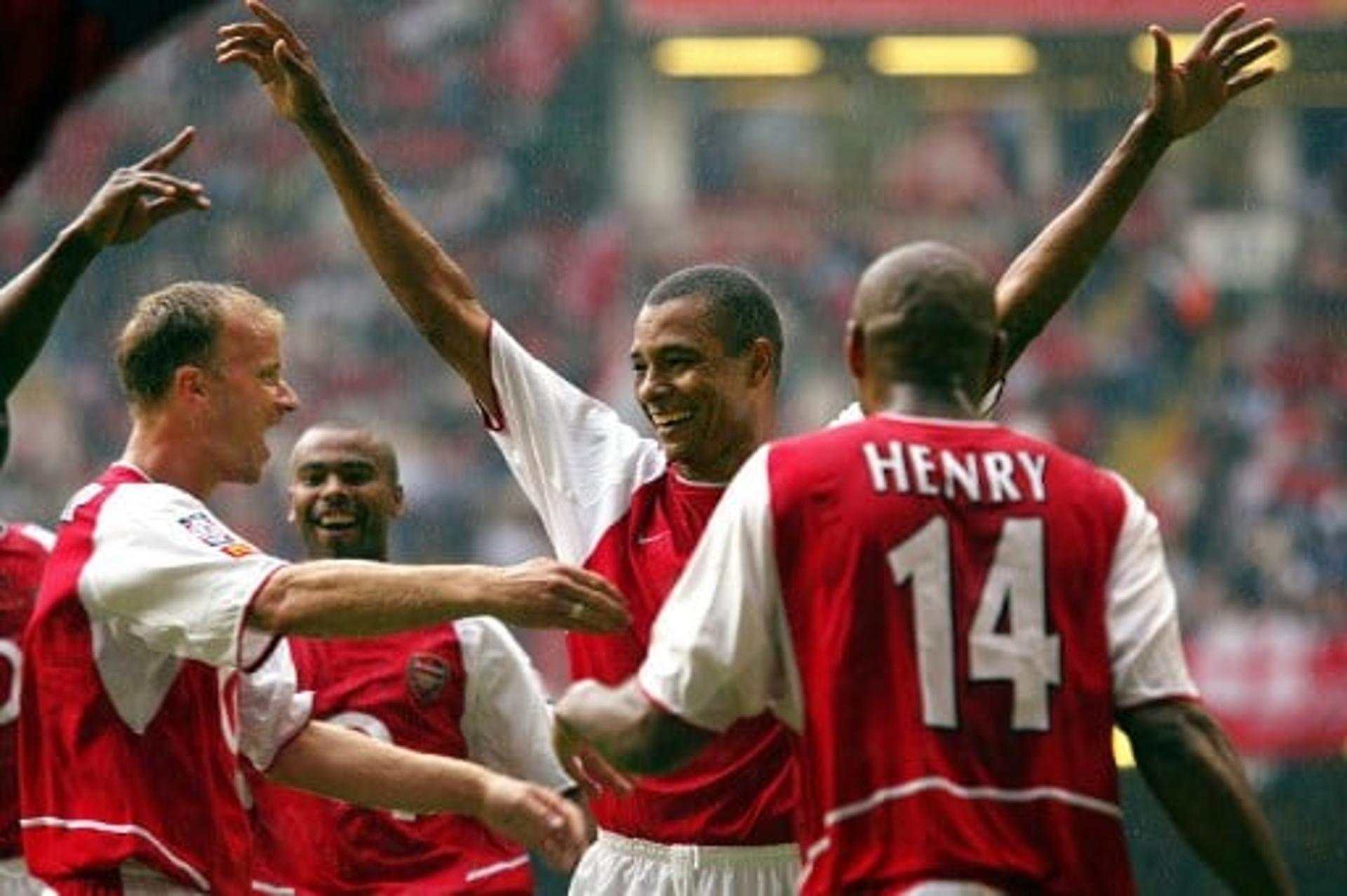 1) Ídolo do Arsenal, Gilberto Silva ficou no clube entre 2002 e 2008 e conquistou cinco títulos