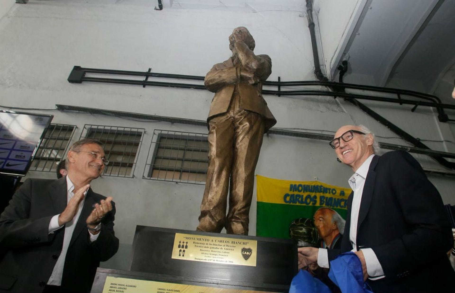 Estátua de Carlos Bianchi