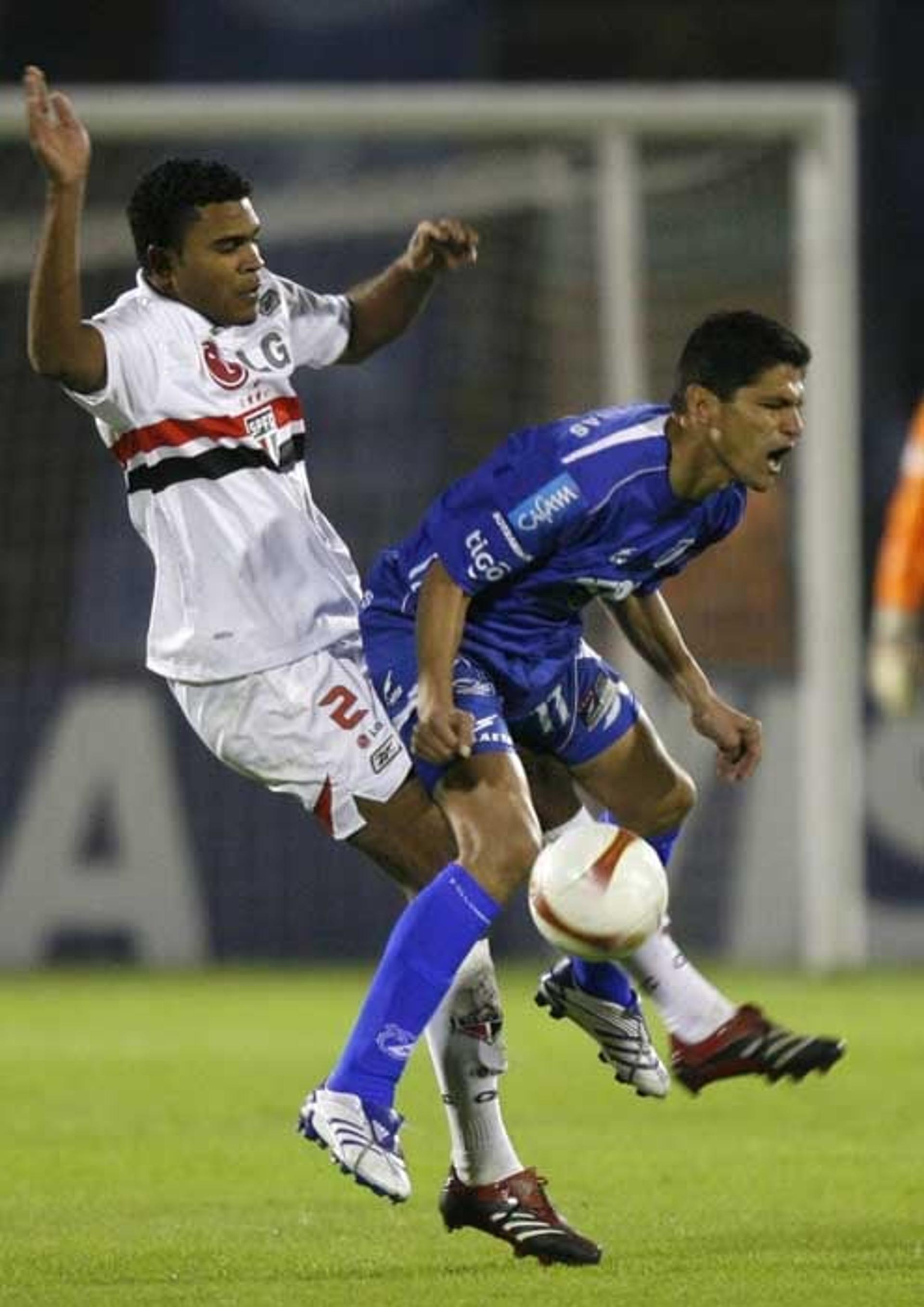 Breno surgiu muito bem no São Paulo, ainda jovem, com 17 apenas anos, em 2007