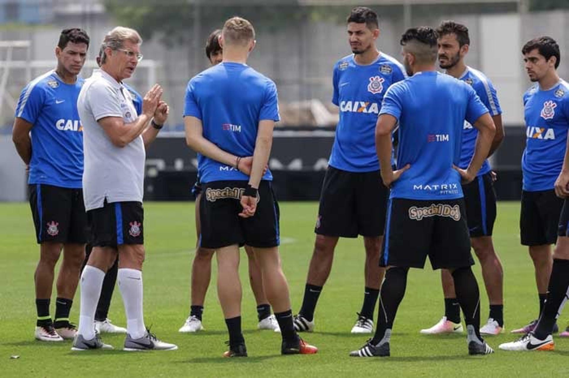 Oswaldo de Oliveira e jogadores do Corinthians