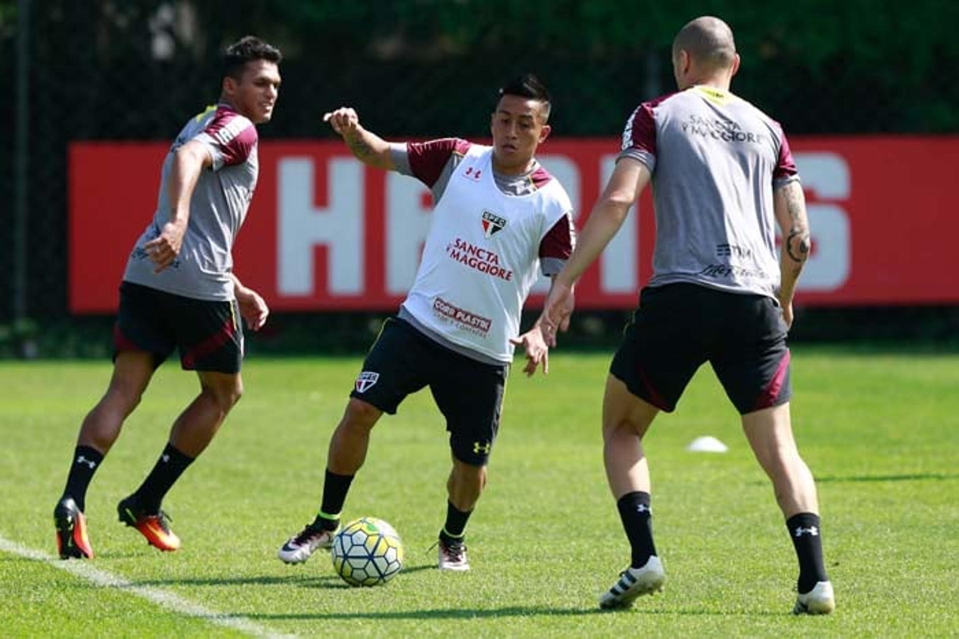 Treino São Paulo -  Cueva no CT da Barra Funda