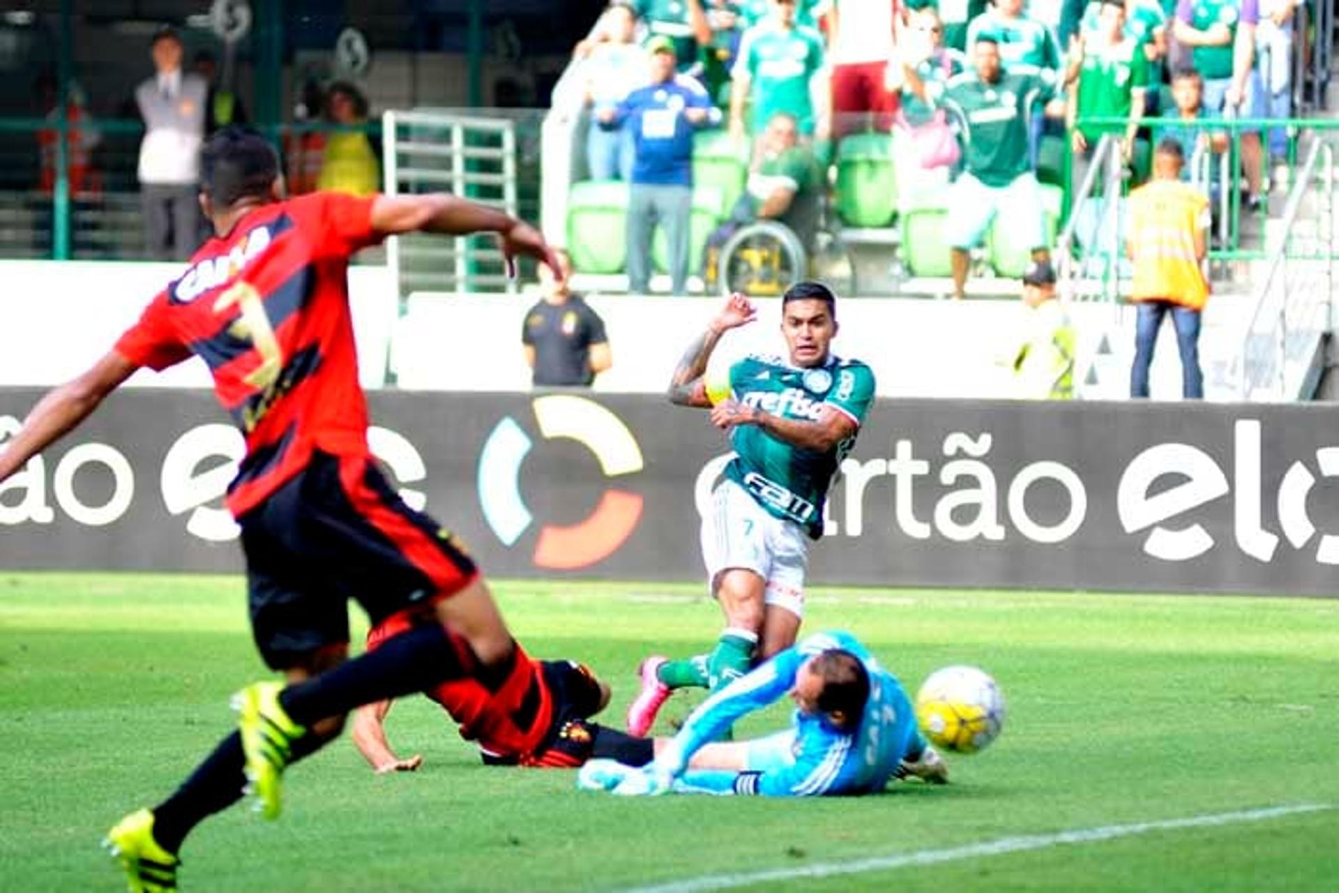 Sport pediu pênalti quando bola tocou no braço de Yerri Mina