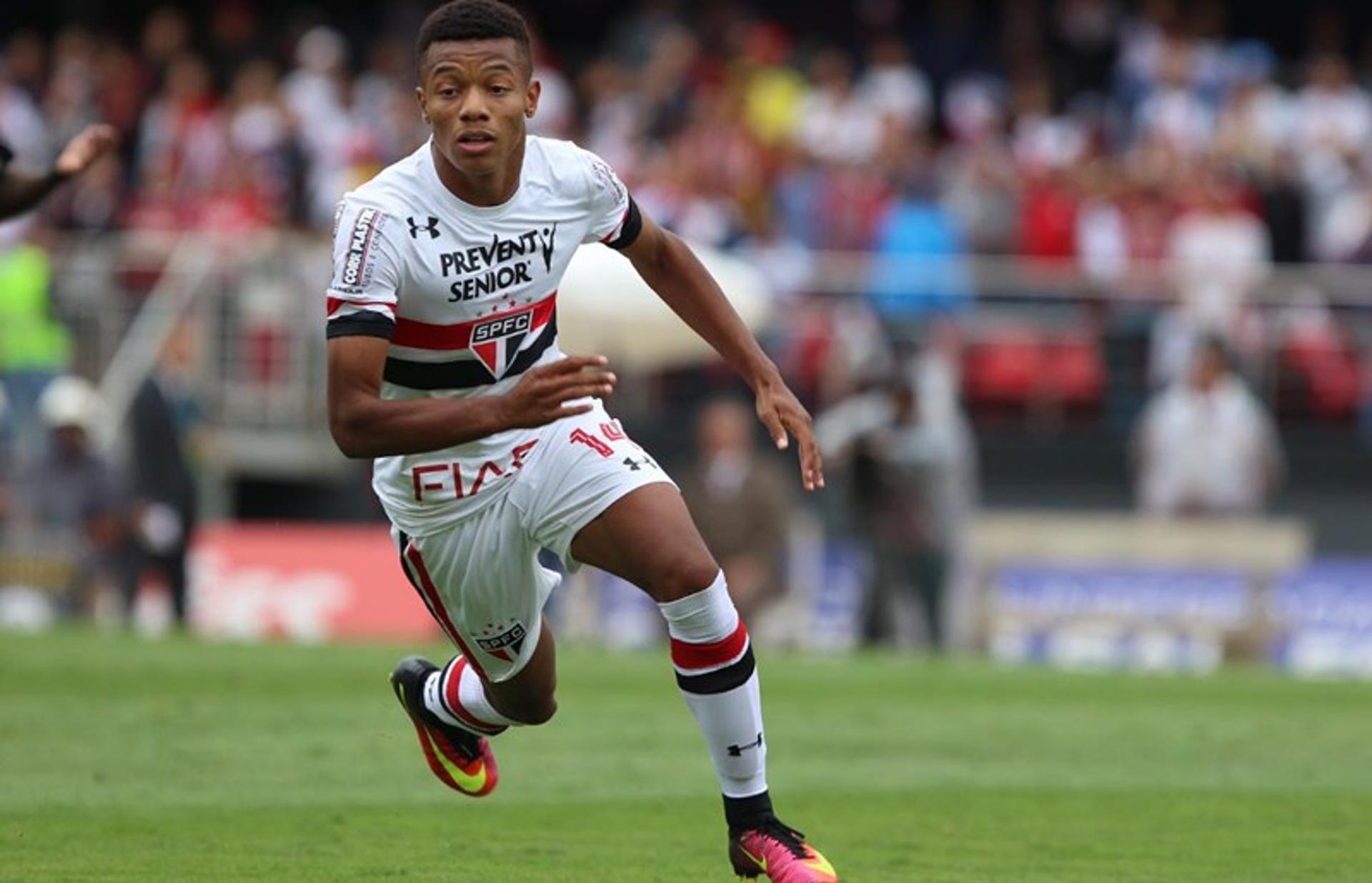 David Neres, de 19 anos, tem dois jogos no profissional