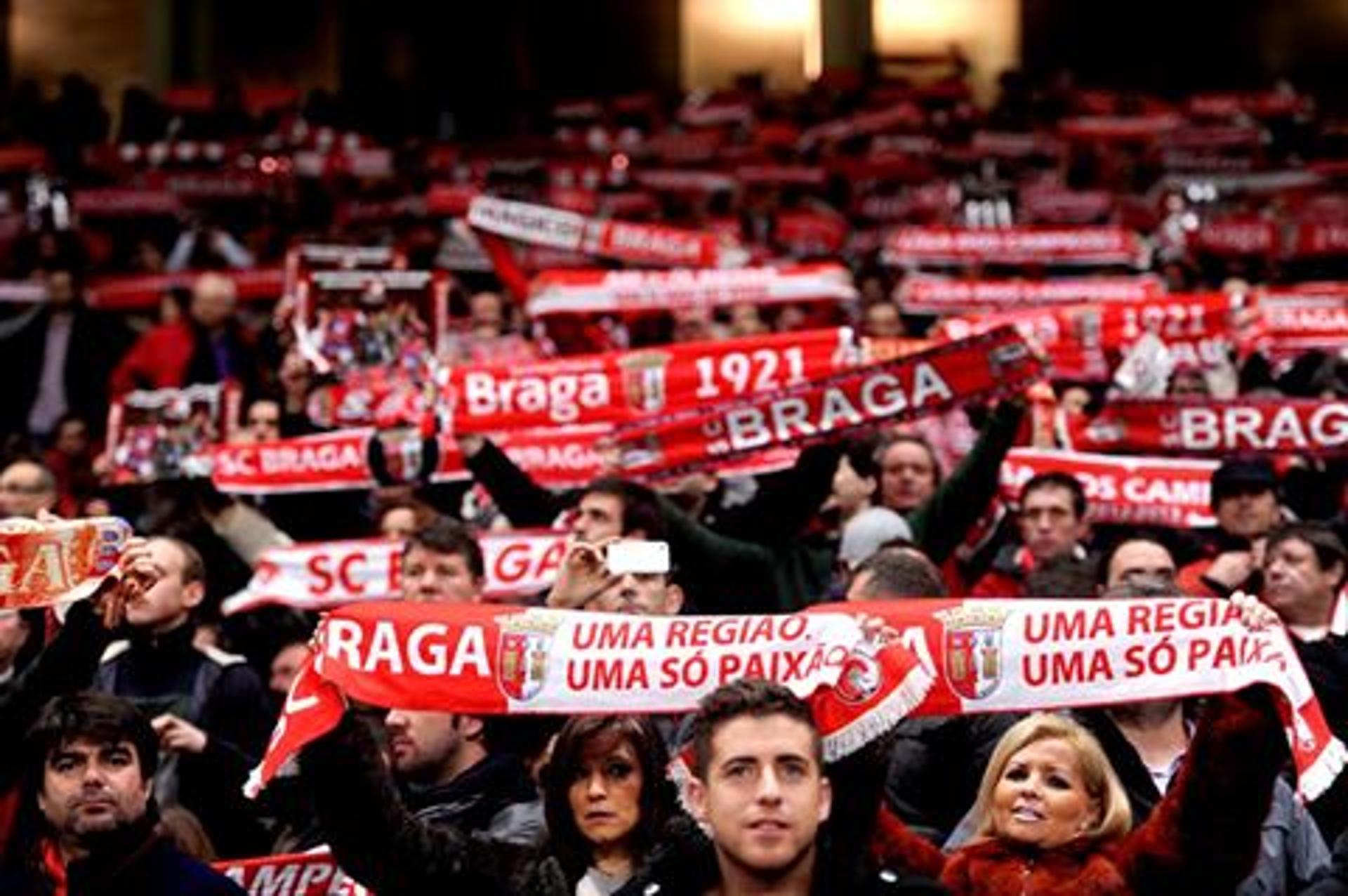 Torcida do Braga lota as tribunas para ver o time disputando vaga na Champions