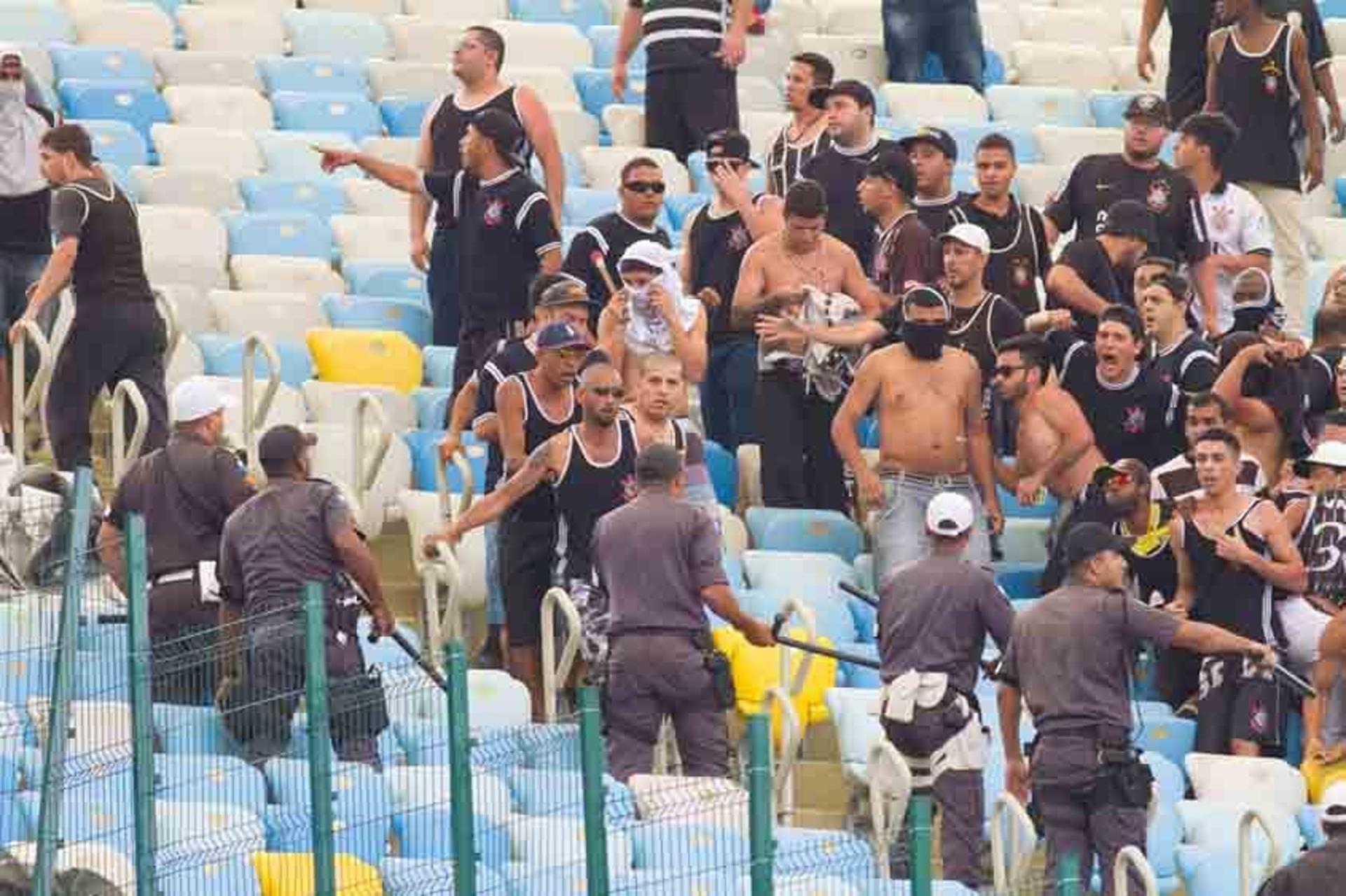 Confronto entre corintianos e policiais