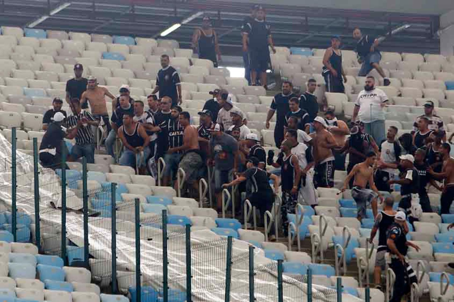 Torcedores foram detidos após briga com PM no Maracanã