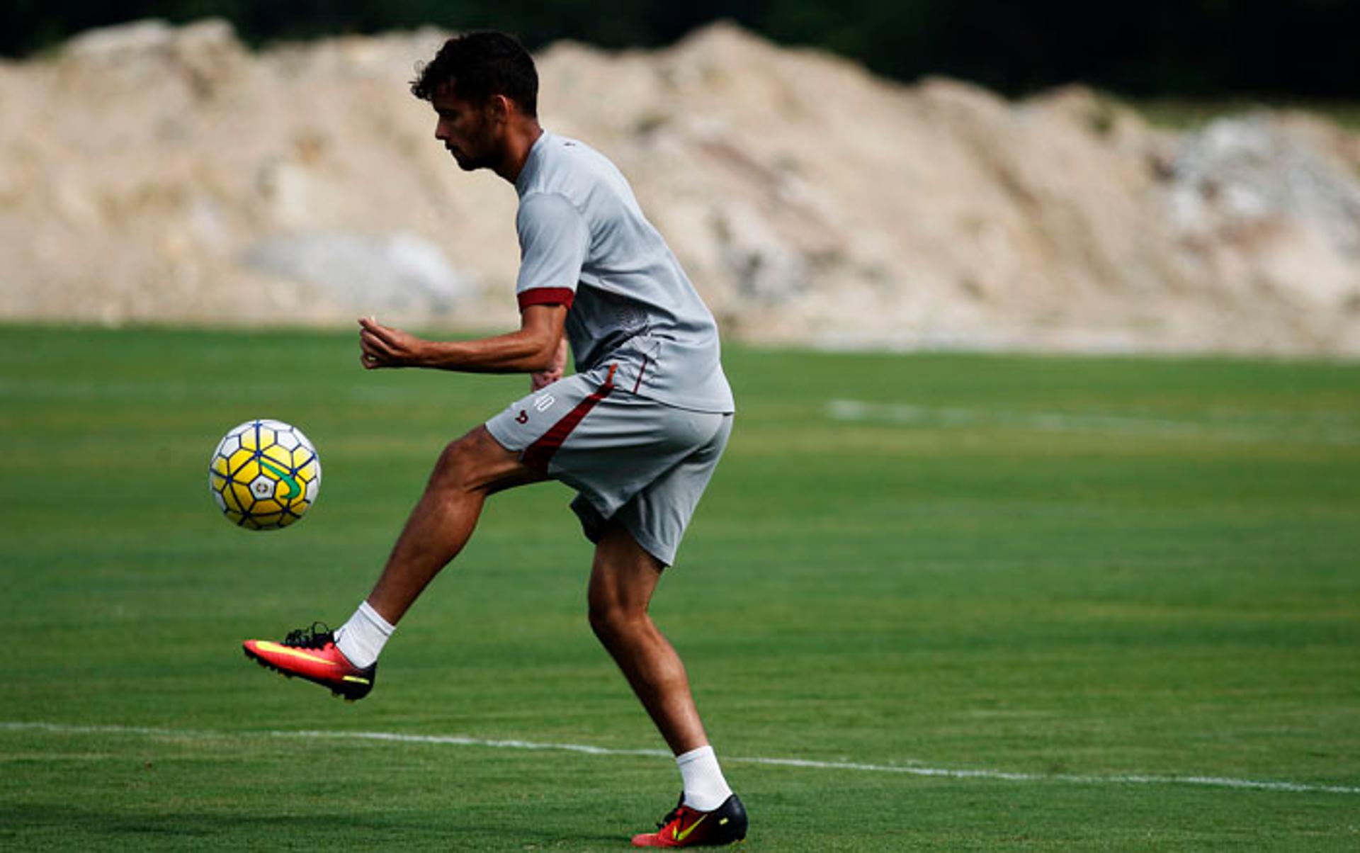 Gustavo Scarpa está perto de grande marca no Fluminense