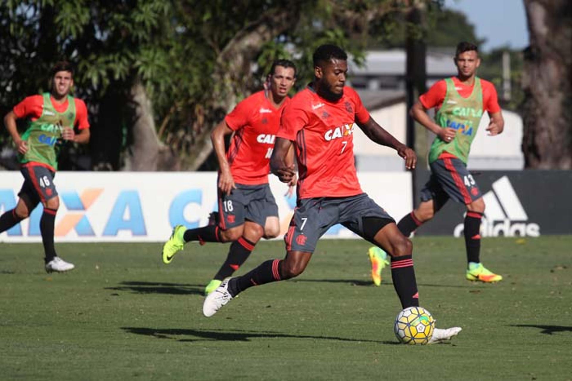 Cirino à frente e Damião ao fundo. Negociação envolvendo os jogadores foi especulada